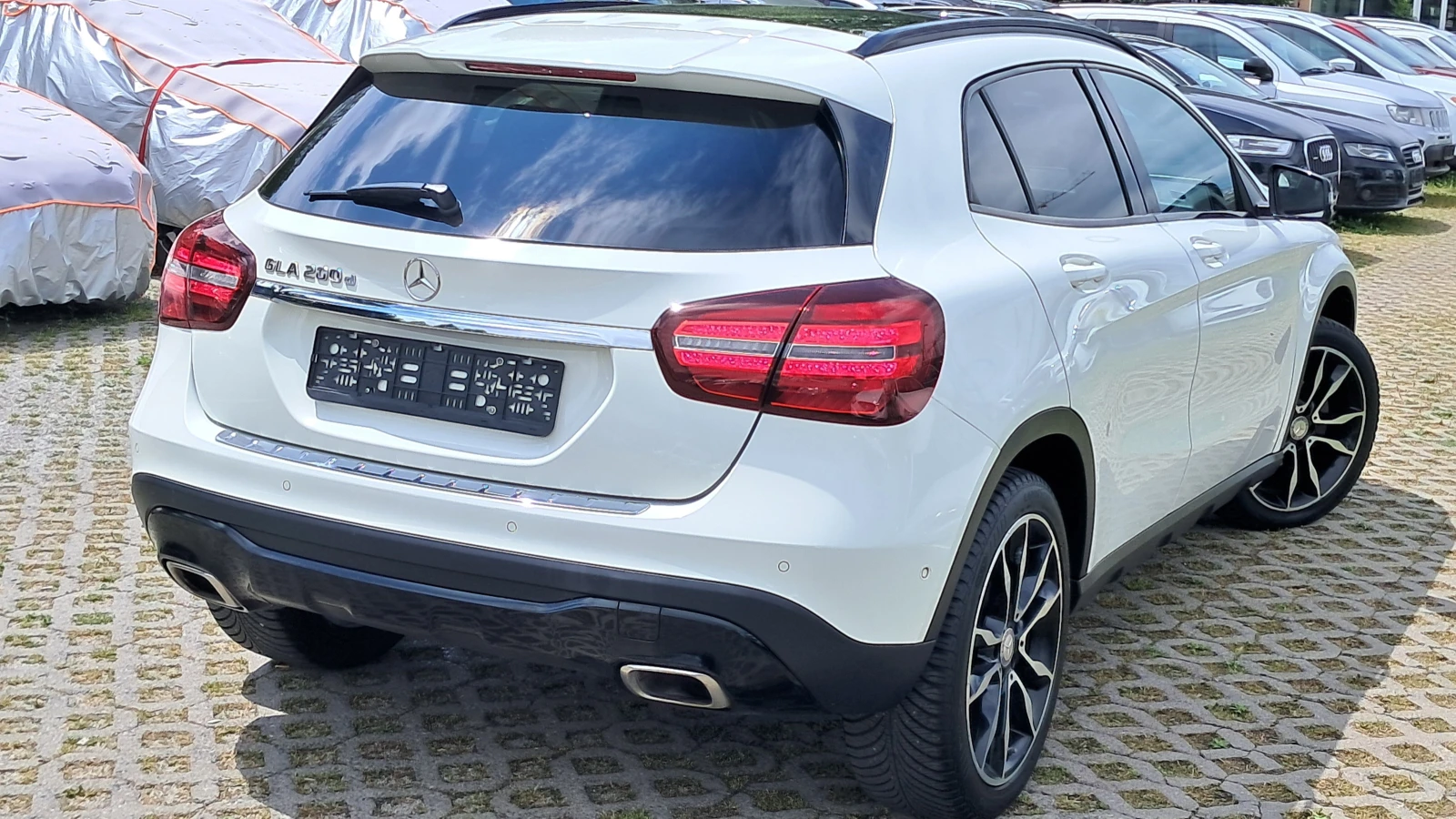 Mercedes-Benz GLA 200 2.2D РЕАЛ КМ ФЕЙС ИЗКЛЮЧИТЕЛН СЕРВ КНИЖ ЛЕД ПАНОРМ, снимка 5 - Автомобили и джипове - 39726706