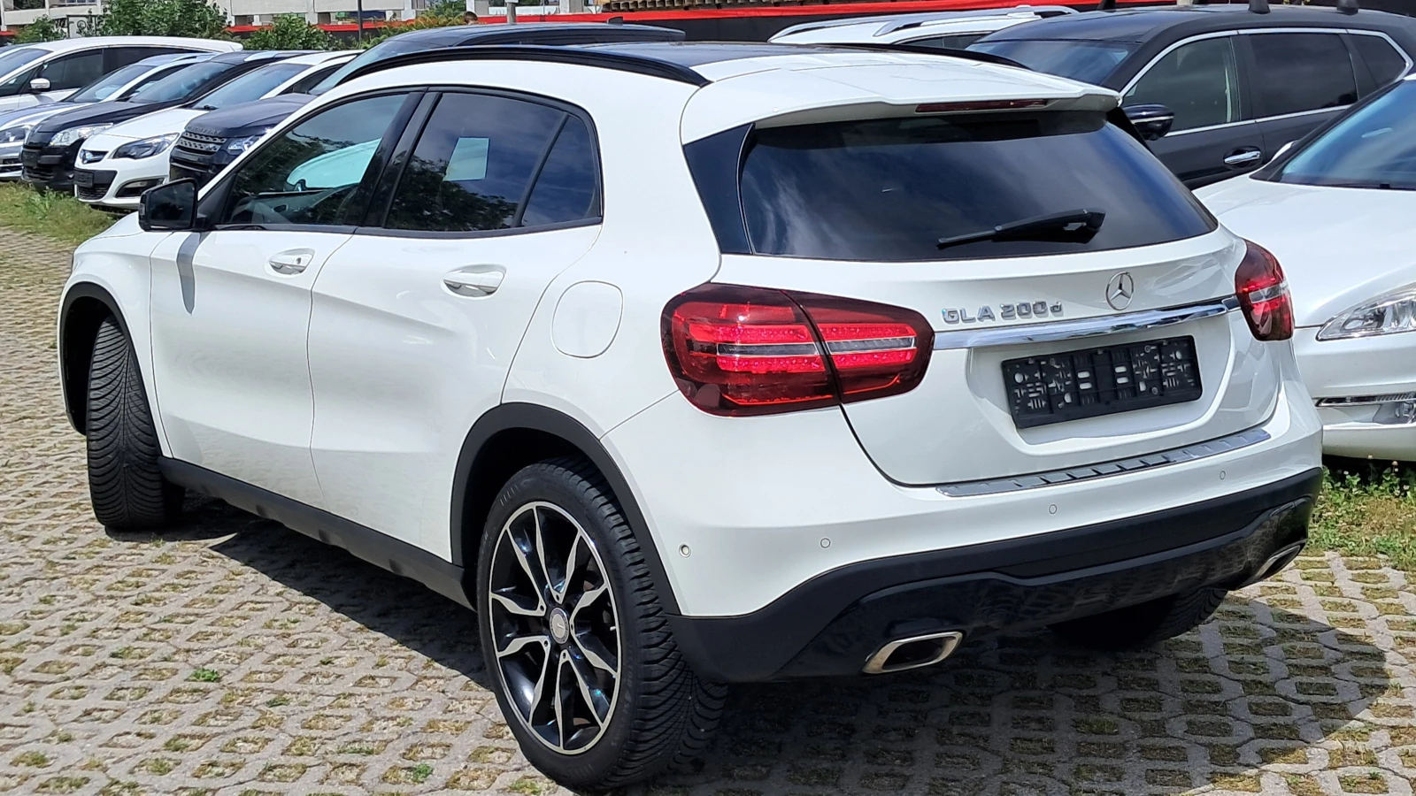 Mercedes-Benz GLA 200 2.2D РЕАЛ КМ ФЕЙС ИЗКЛЮЧИТЕЛН СЕРВ КНИЖ ЛЕД ПАНОРМ, снимка 4 - Автомобили и джипове - 39726706