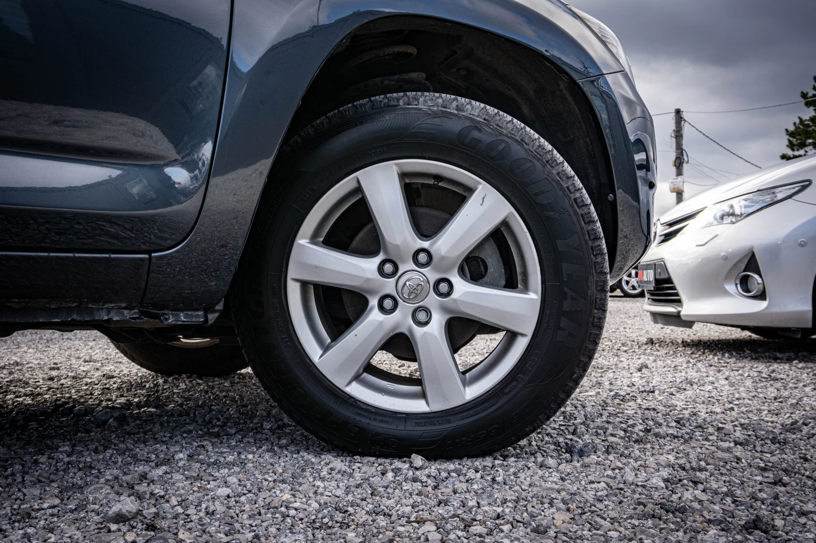 Toyota Rav4 2.2 D-4D 4x4 МНОГО ЗАПАЗЕНА! Безпл. обслужване - изображение 7