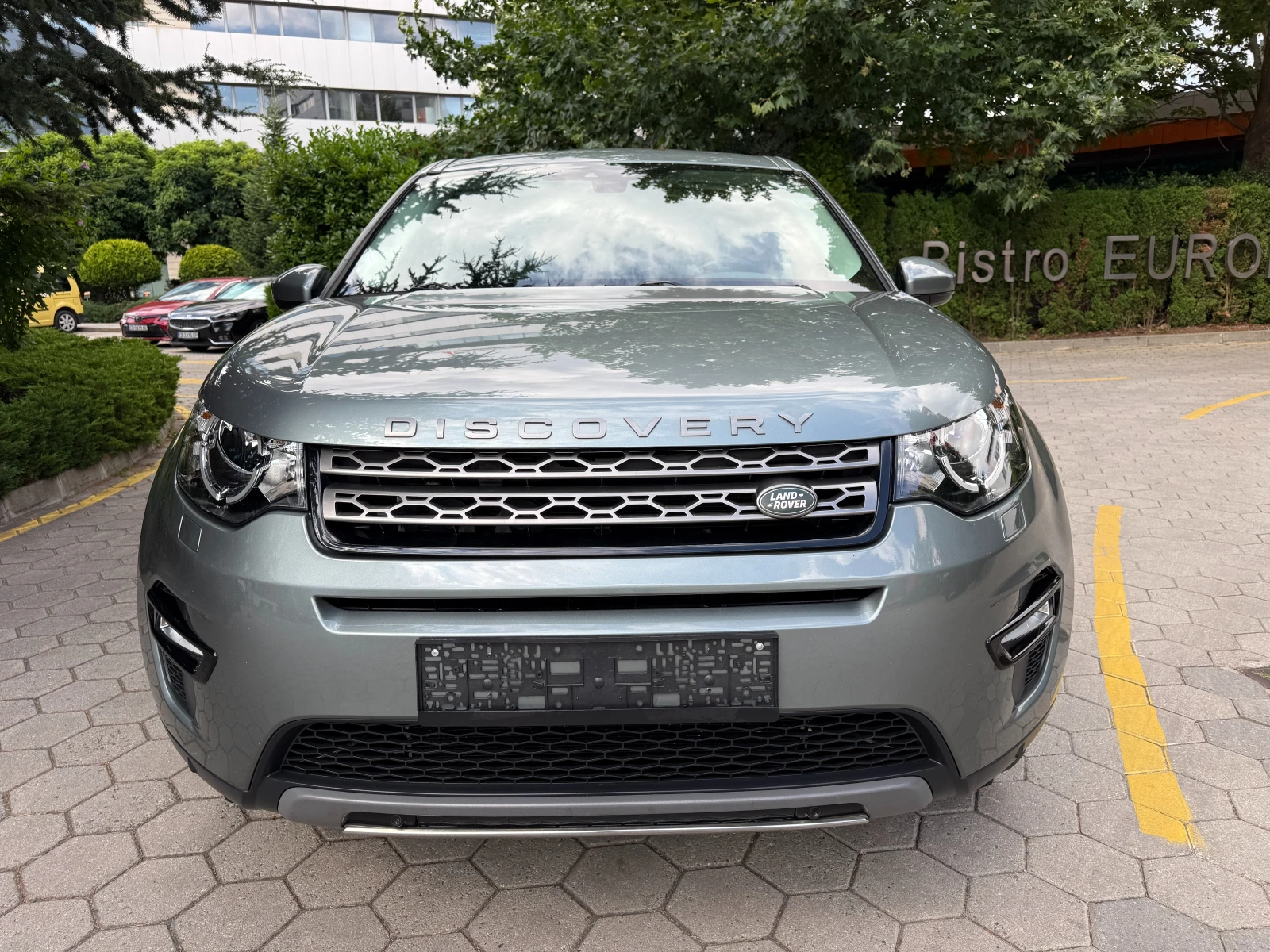 Land Rover Discovery Sport 2.0D* AWD* ПЪЛНА СЕРВИЗНА ИСТОРИЯ* , снимка 2 - Автомобили и джипове - 55278338
