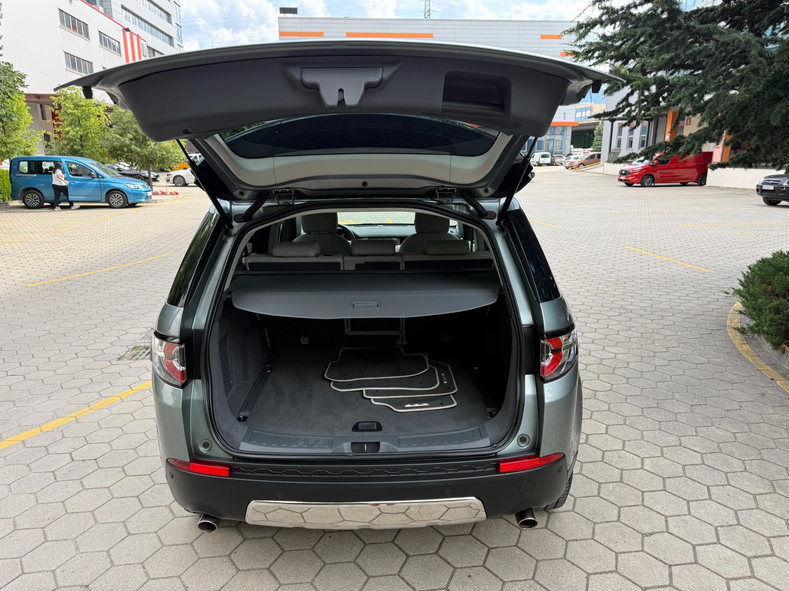 Land Rover Discovery Sport 2.0D* AWD* ПЪЛНА СЕРВИЗНА ИСТОРИЯ* , снимка 12 - Автомобили и джипове - 55278338