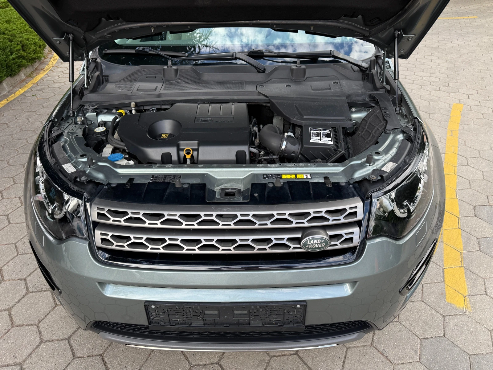 Land Rover Discovery Sport 2.0D* AWD* ПЪЛНА СЕРВИЗНА ИСТОРИЯ* , снимка 13 - Автомобили и джипове - 55278338