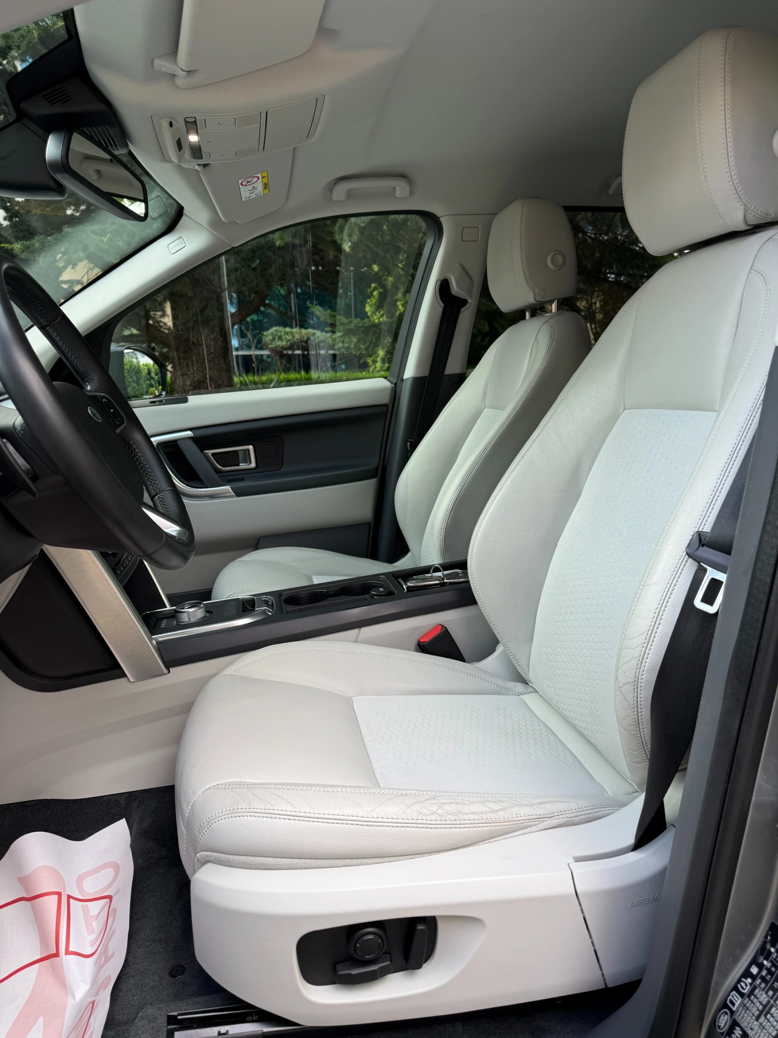 Land Rover Discovery Sport 2.0D* AWD* ПЪЛНА СЕРВИЗНА ИСТОРИЯ* , снимка 8 - Автомобили и джипове - 55278338
