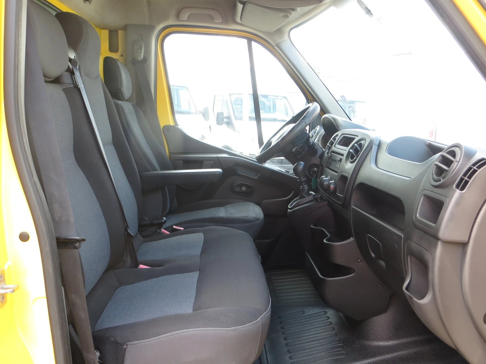 Renault Master 2.3 DCI Фургон с падащ борд - изображение 10