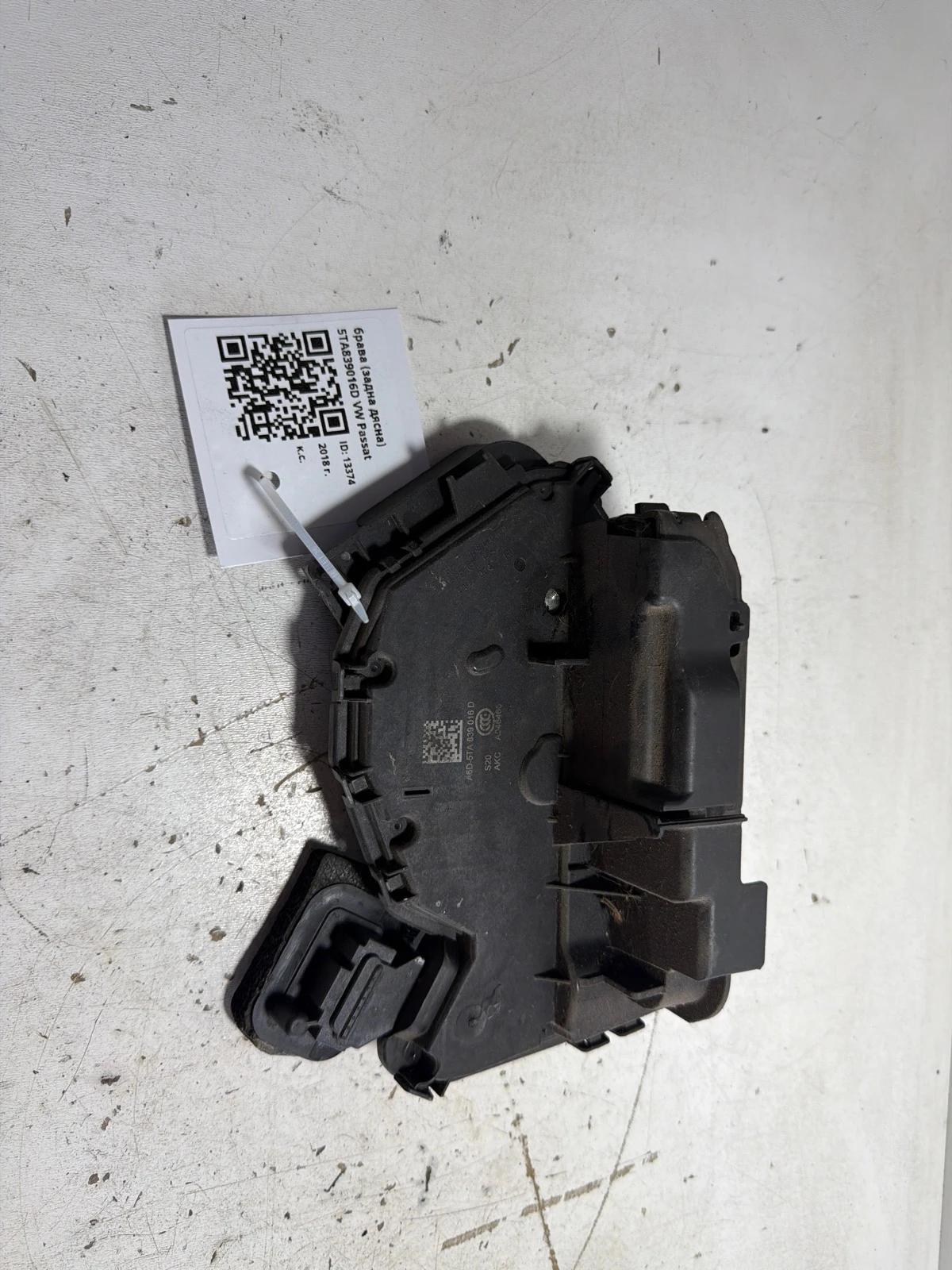 брава (задна дясна) 5TA839016D VW Passat