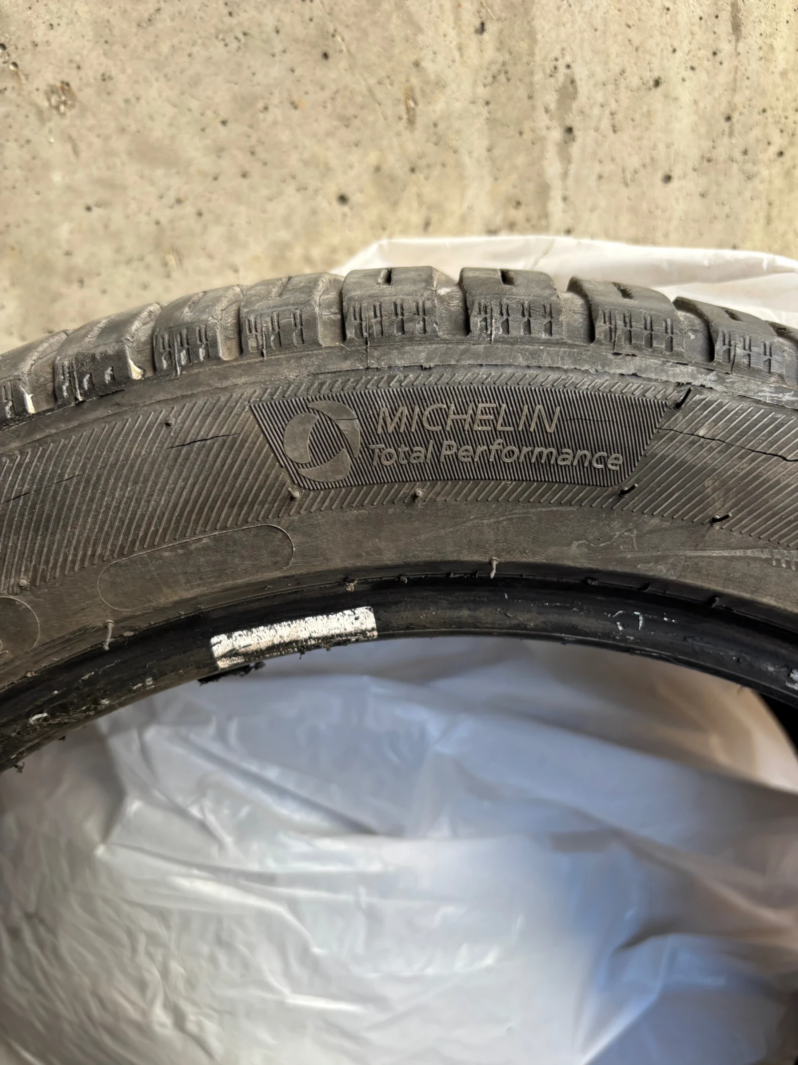 Гуми Всесезонни 225/45R17, снимка 7 - Гуми и джанти - 56330012