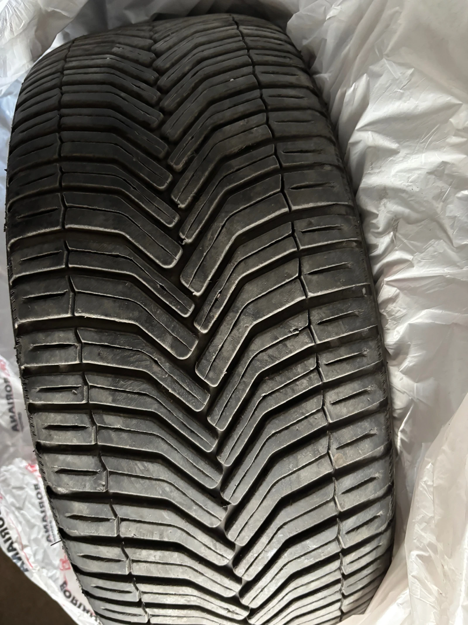 Гуми Всесезонни 225/45R17, снимка 4 - Гуми и джанти - 56330012