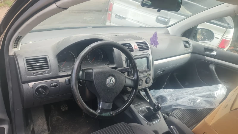 VW Golf 1.9, снимка 5 - Автомобили и джипове - 47582595