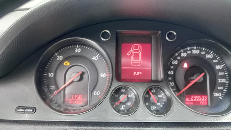 VW Passat Variant , снимка 8 - Автомобили и джипове - 52634694