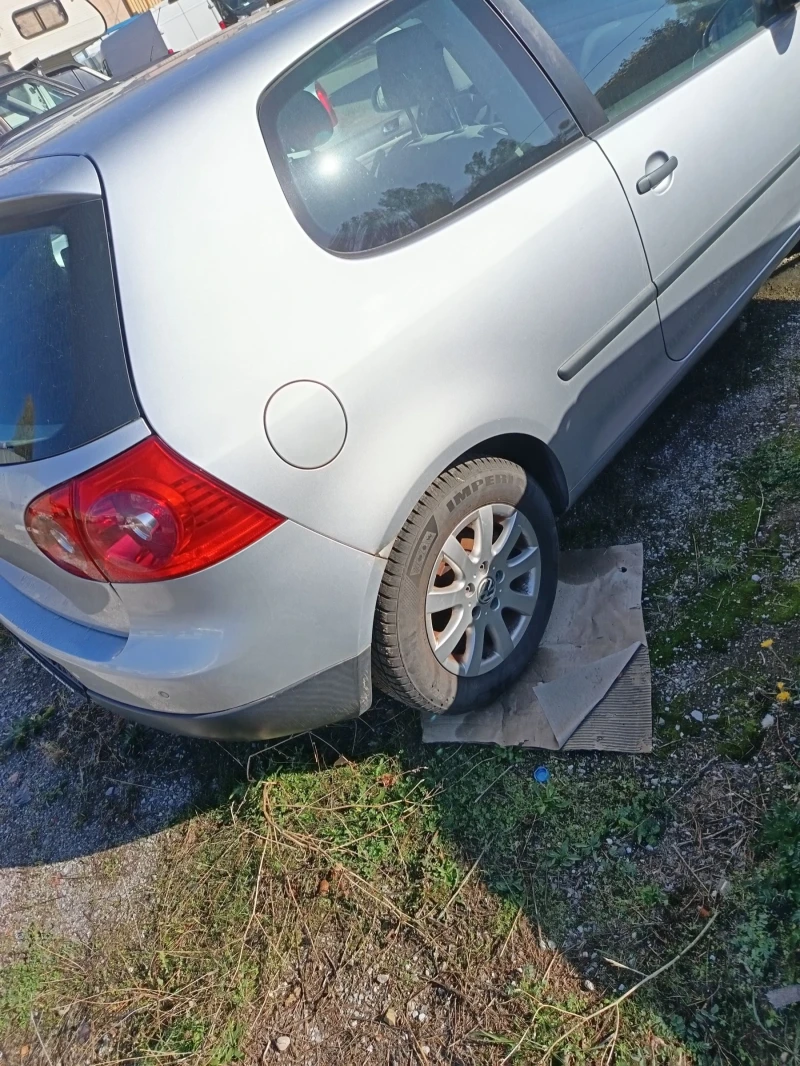 VW Golf 5, снимка 6 - Автомобили и джипове - 52554075