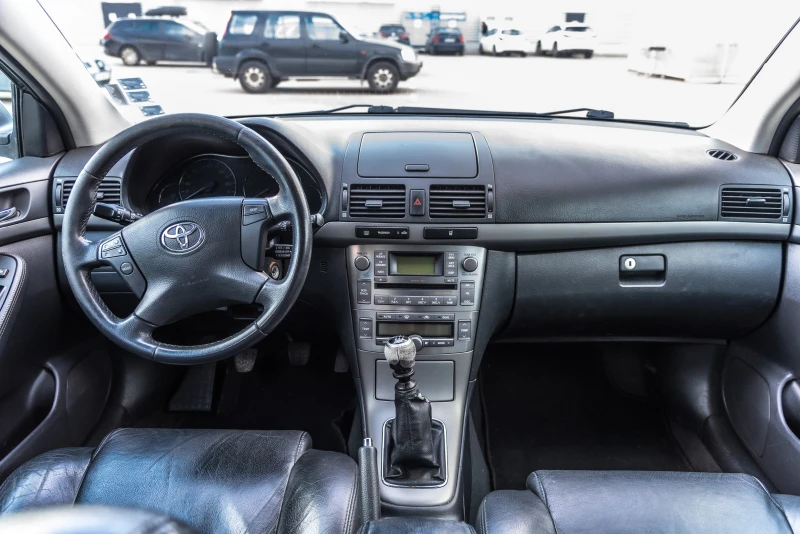 Toyota Avensis 2.0, снимка 7 - Автомобили и джипове - 52966360