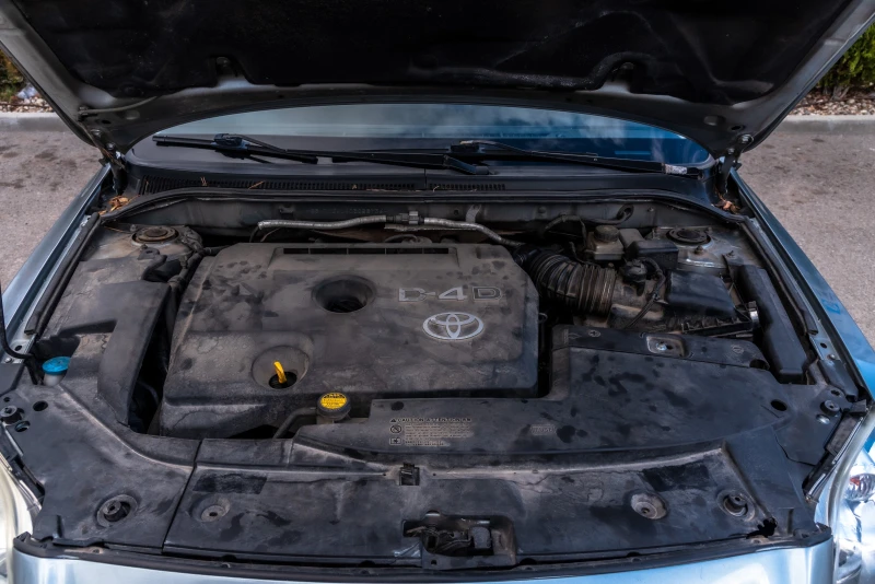 Toyota Avensis 2.0, снимка 10 - Автомобили и джипове - 52966360