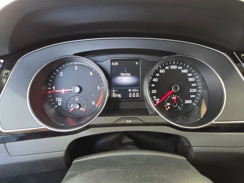 VW Passat 2.0 TDI SCR DSG Elegance, снимка 11 - Автомобили и джипове - 54854334
