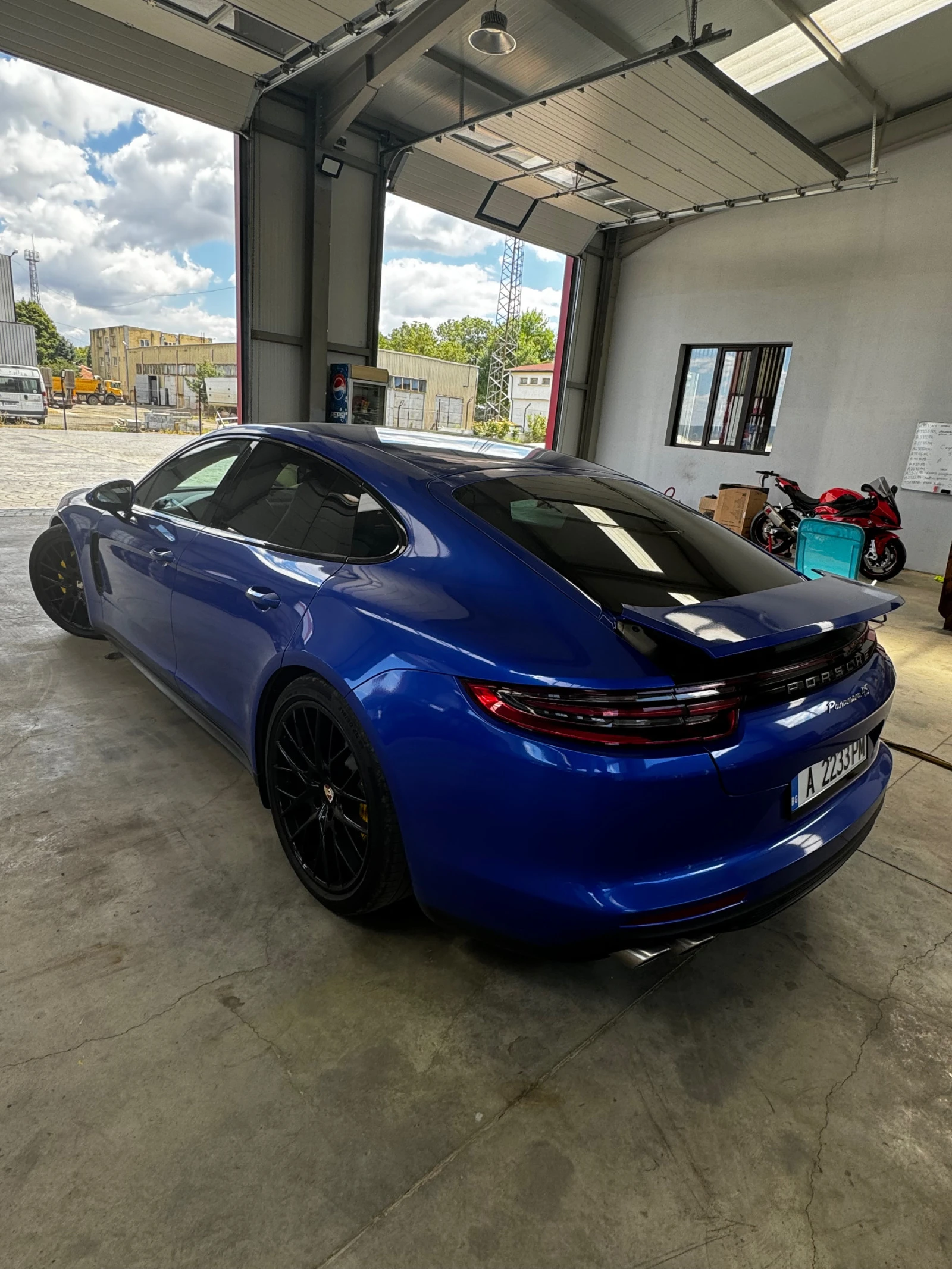 Porsche Panamera 4S D 540к.c - изображение 6