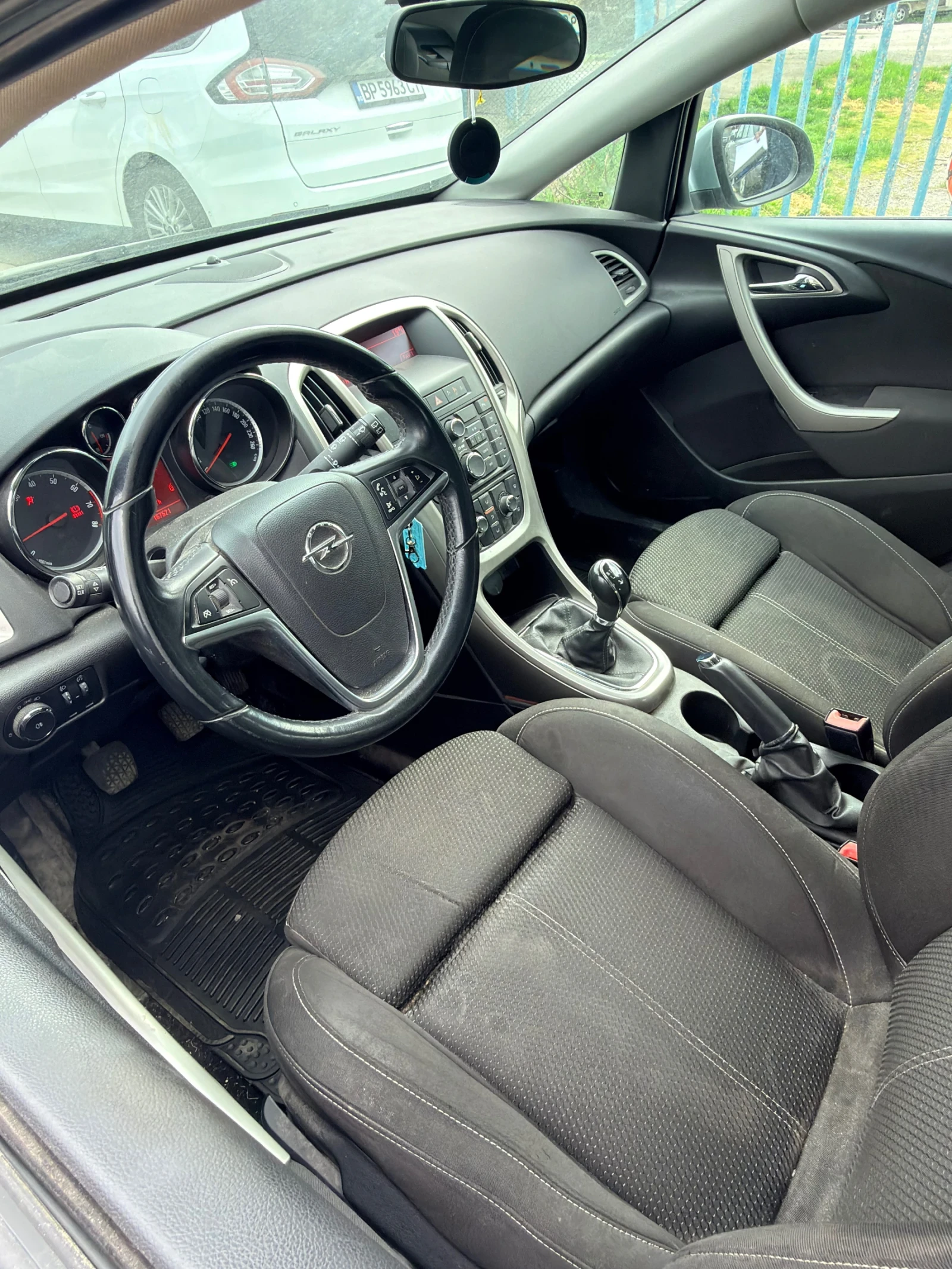 Opel Astra 1.6i klima, снимка 12 - Автомобили и джипове - 54257229