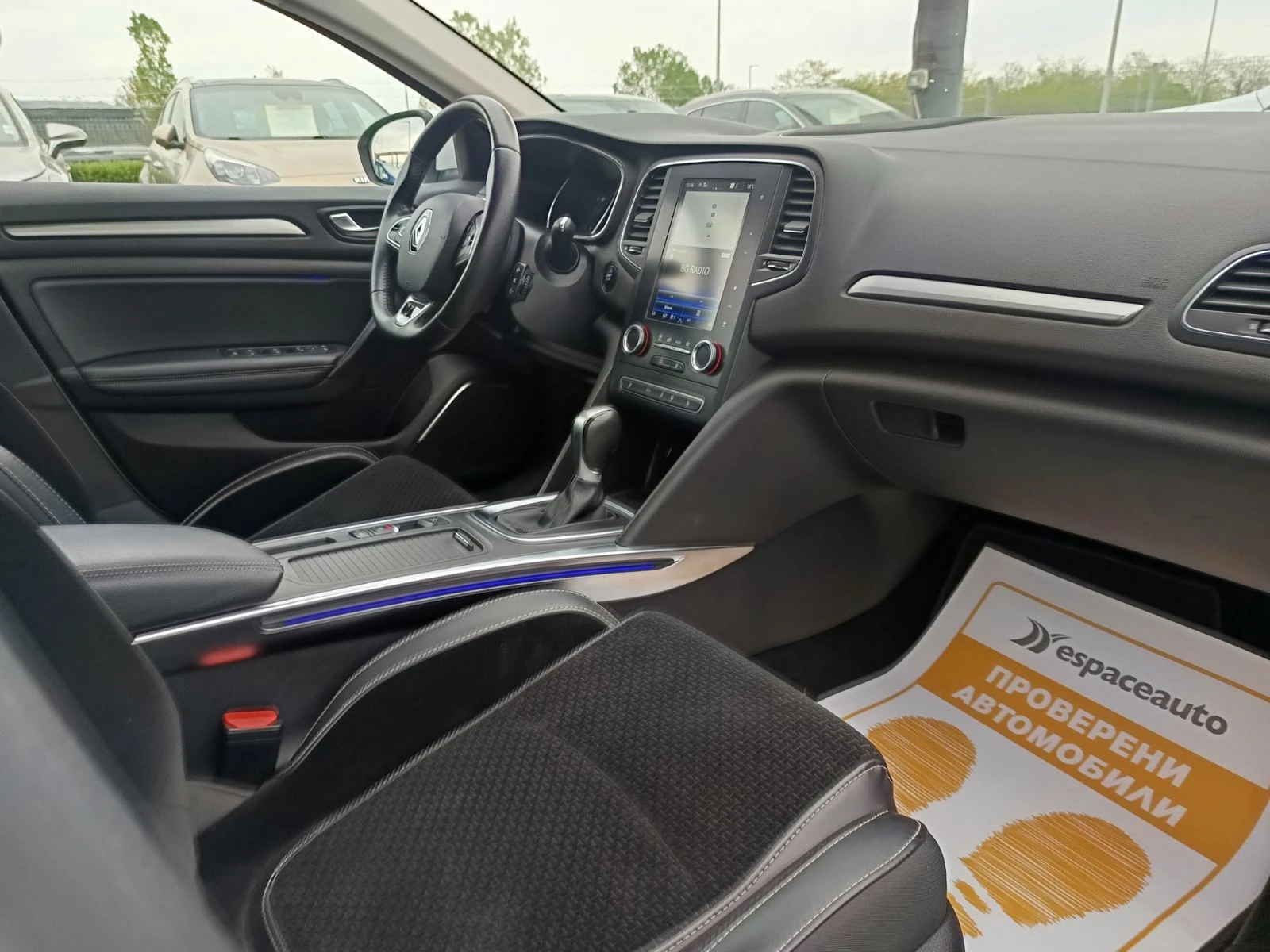 Renault Megane 1.3Tce/ 140к.с., снимка 17 - Автомобили и джипове - 54456929