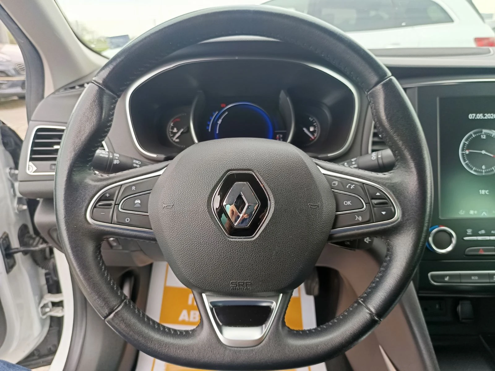 Renault Megane 1.3Tce/ 140к.с., снимка 9 - Автомобили и джипове - 54456929