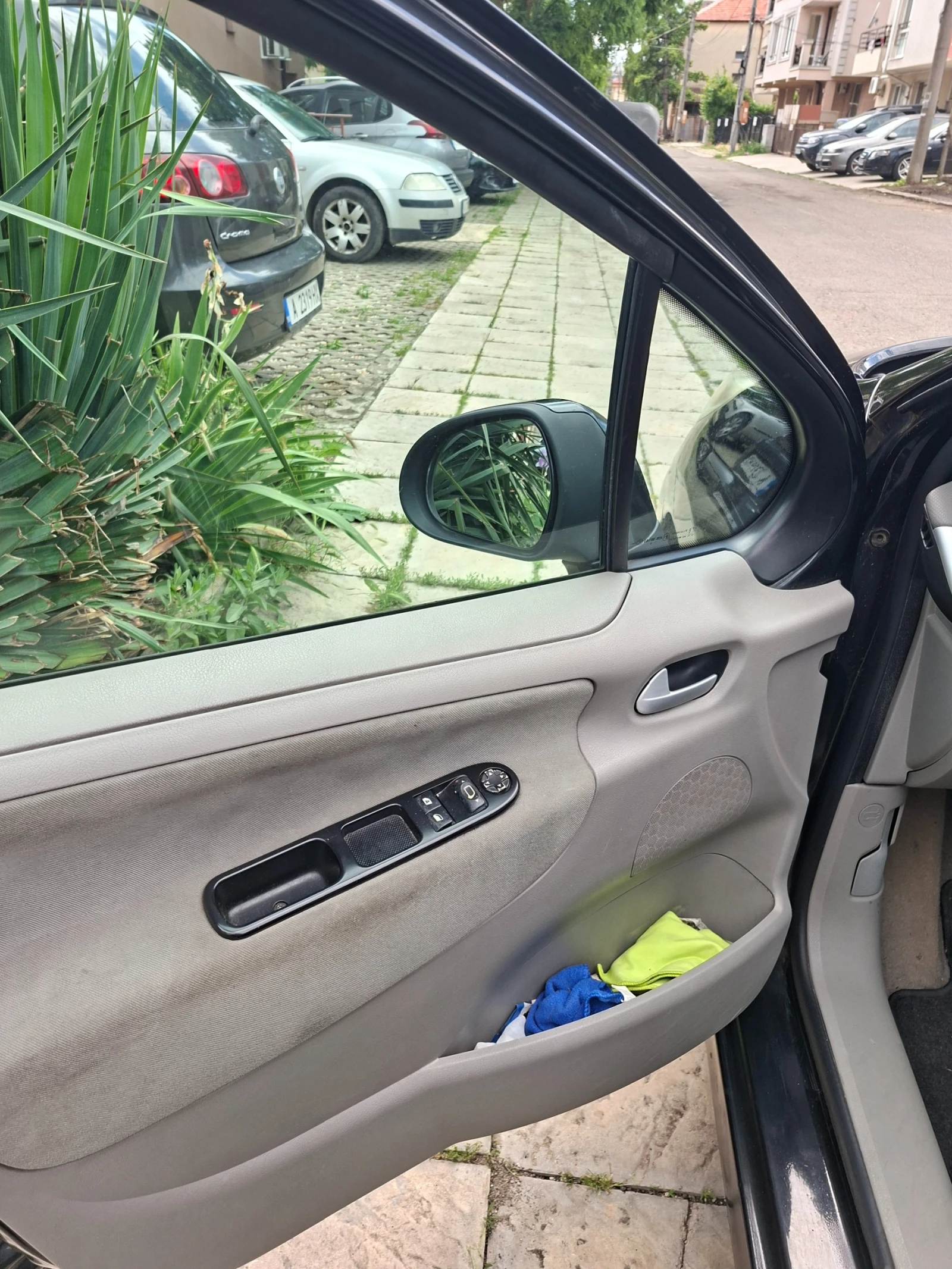 Peugeot 207, снимка 9 - Автомобили и джипове - 54746063