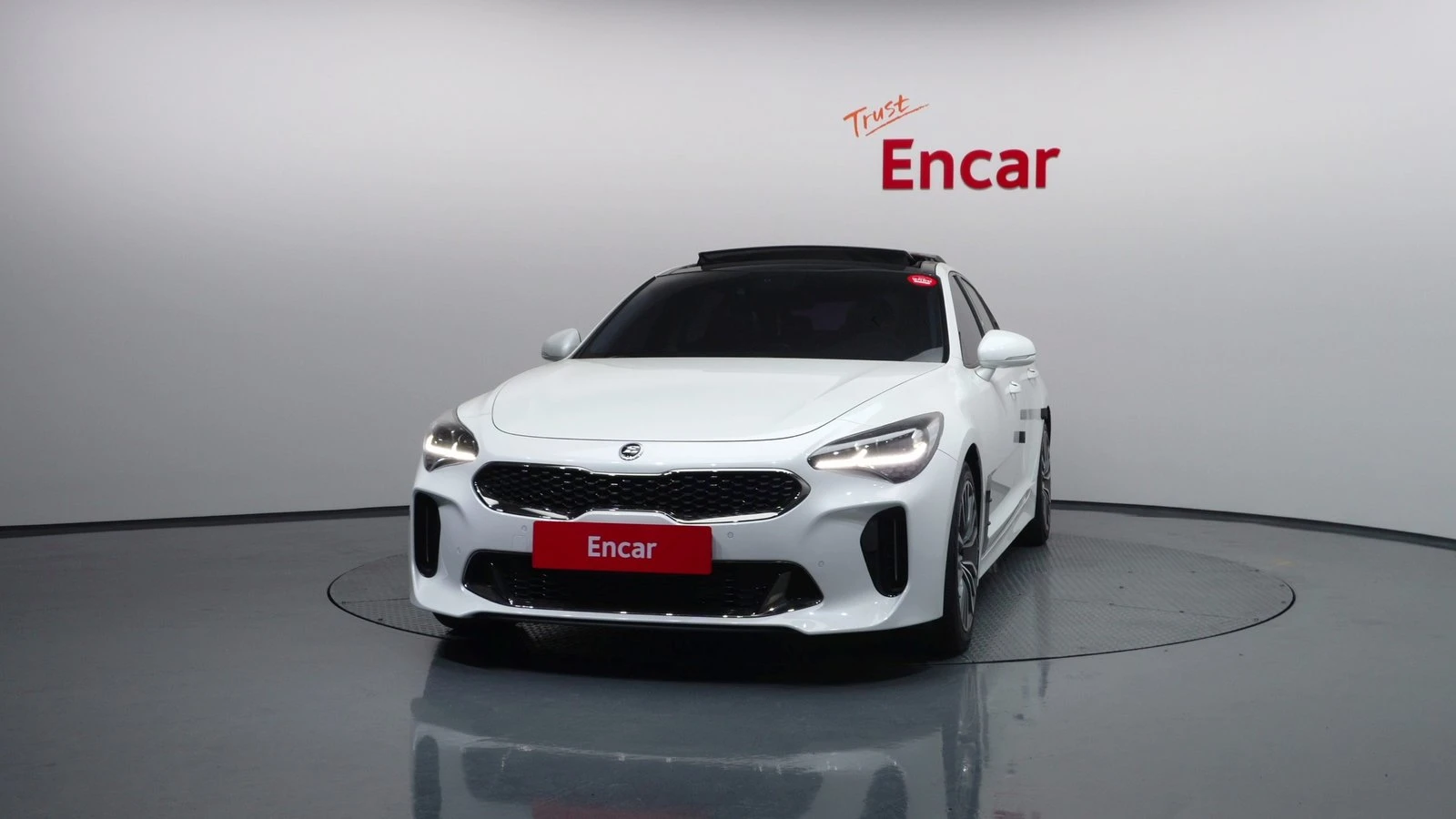 Kia Stinger 2.0* ЛЮК* КОЖА* КАМЕРА* KEYLESS* КРАЙНА ЦЕНА, снимка 3 - Автомобили и джипове - 55243888