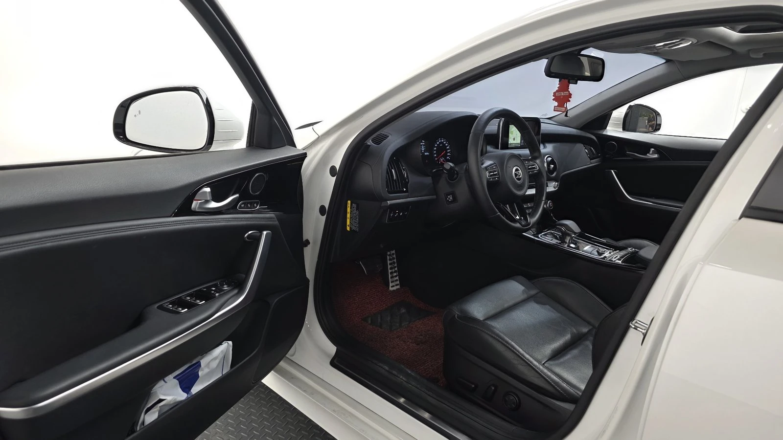 Kia Stinger 2.0* ЛЮК* КОЖА* КАМЕРА* KEYLESS* КРАЙНА ЦЕНА, снимка 10 - Автомобили и джипове - 55243888