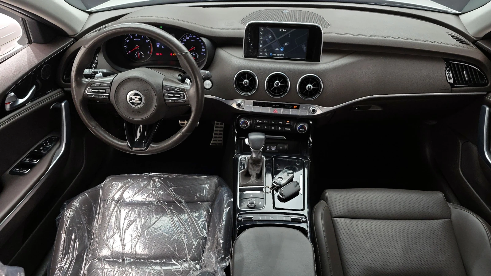 Kia Stinger 2.0* BLIND SPOT* ПОДГРЕВ ВОЛАН* КРАЙНА ЦЕНА, снимка 7 - Автомобили и джипове - 55243888