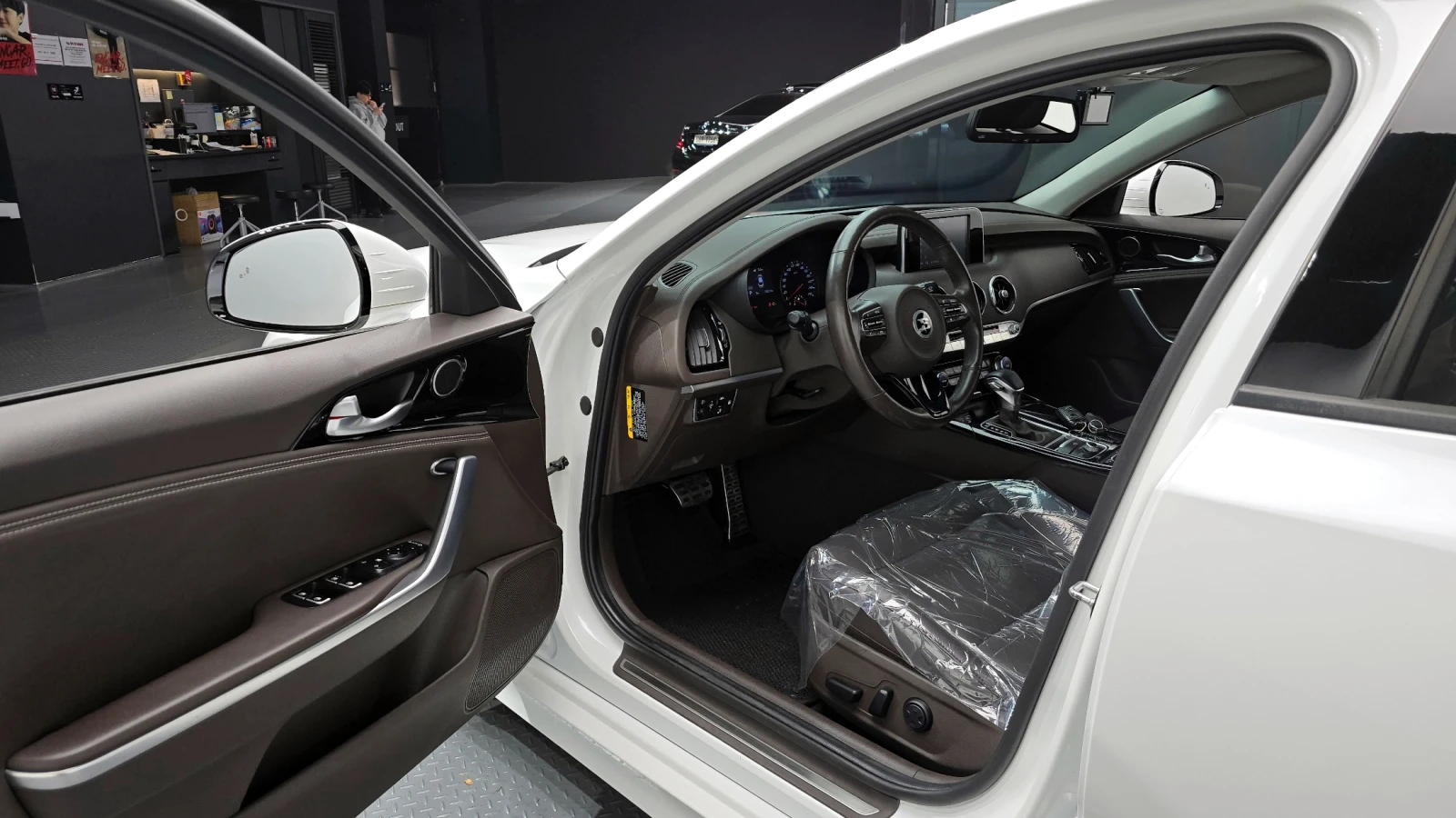 Kia Stinger 2.0* BLIND SPOT* ПОДГРЕВ ВОЛАН* КРАЙНА ЦЕНА, снимка 10 - Автомобили и джипове - 55243888