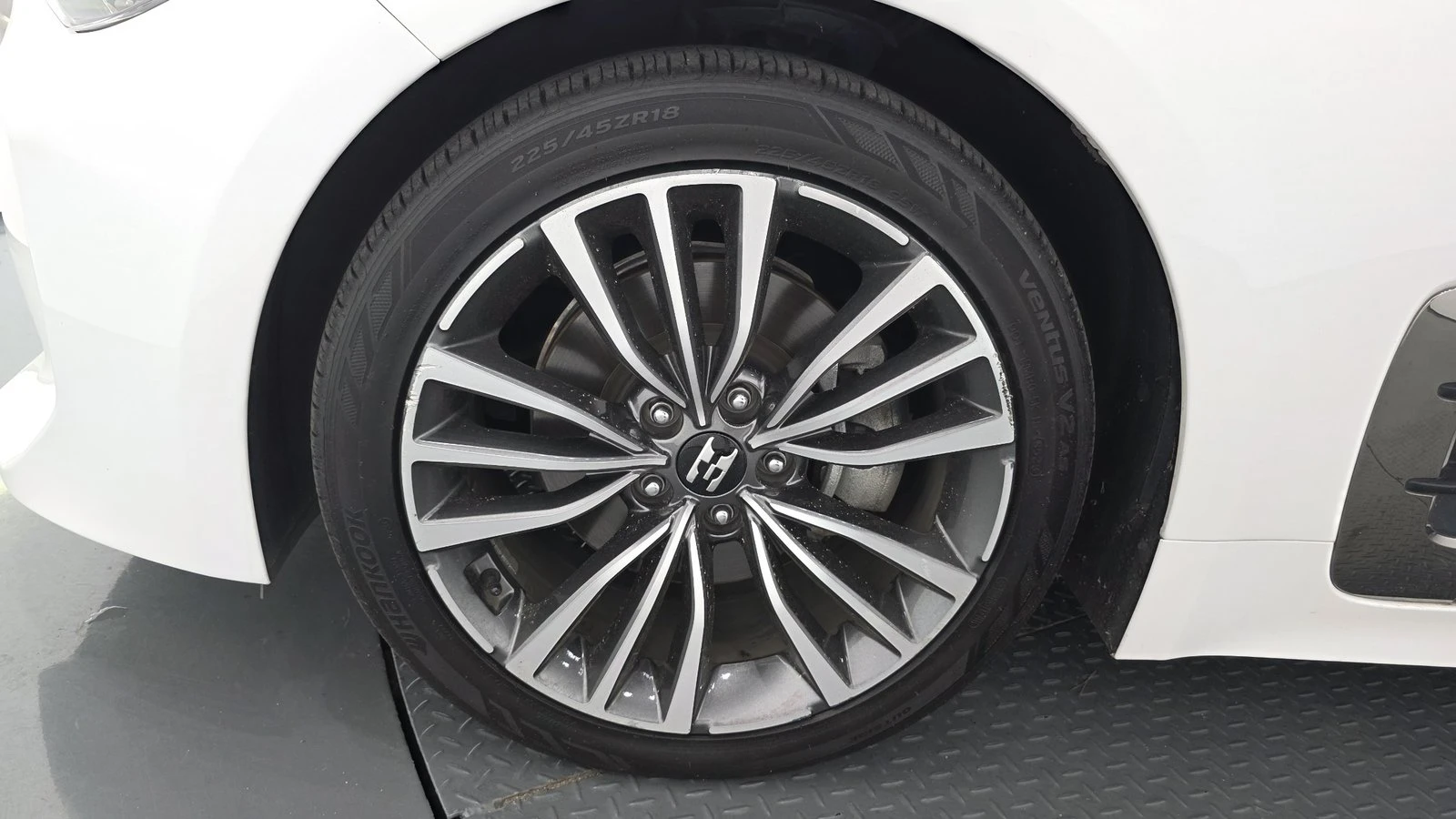 Kia Stinger 2.0* ЛЮК* КОЖА* КАМЕРА* KEYLESS* КРАЙНА ЦЕНА, снимка 5 - Автомобили и джипове - 55243888