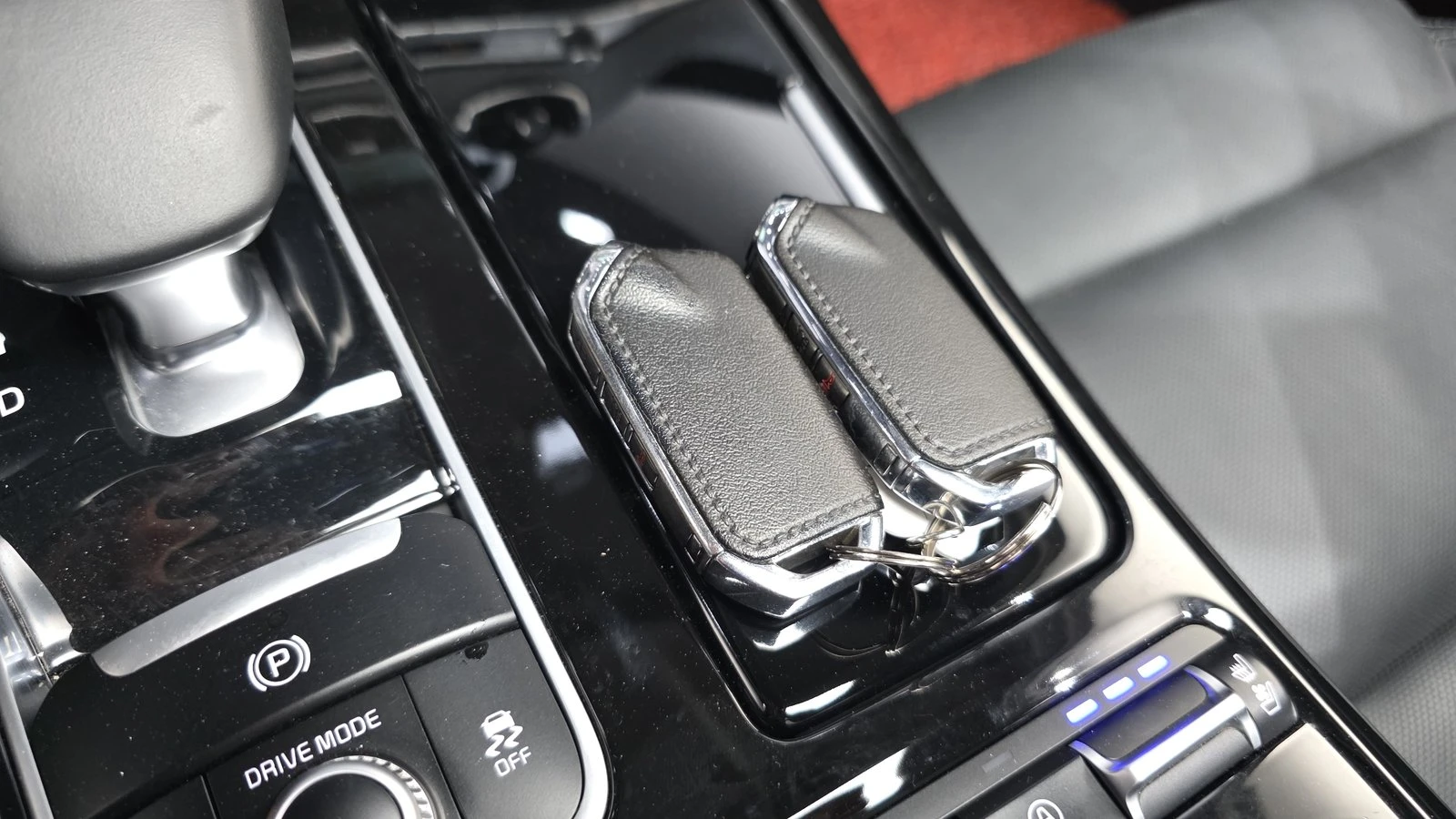 Kia Stinger 2.0* ЛЮК* КОЖА* КАМЕРА* KEYLESS* КРАЙНА ЦЕНА, снимка 16 - Автомобили и джипове - 55243888