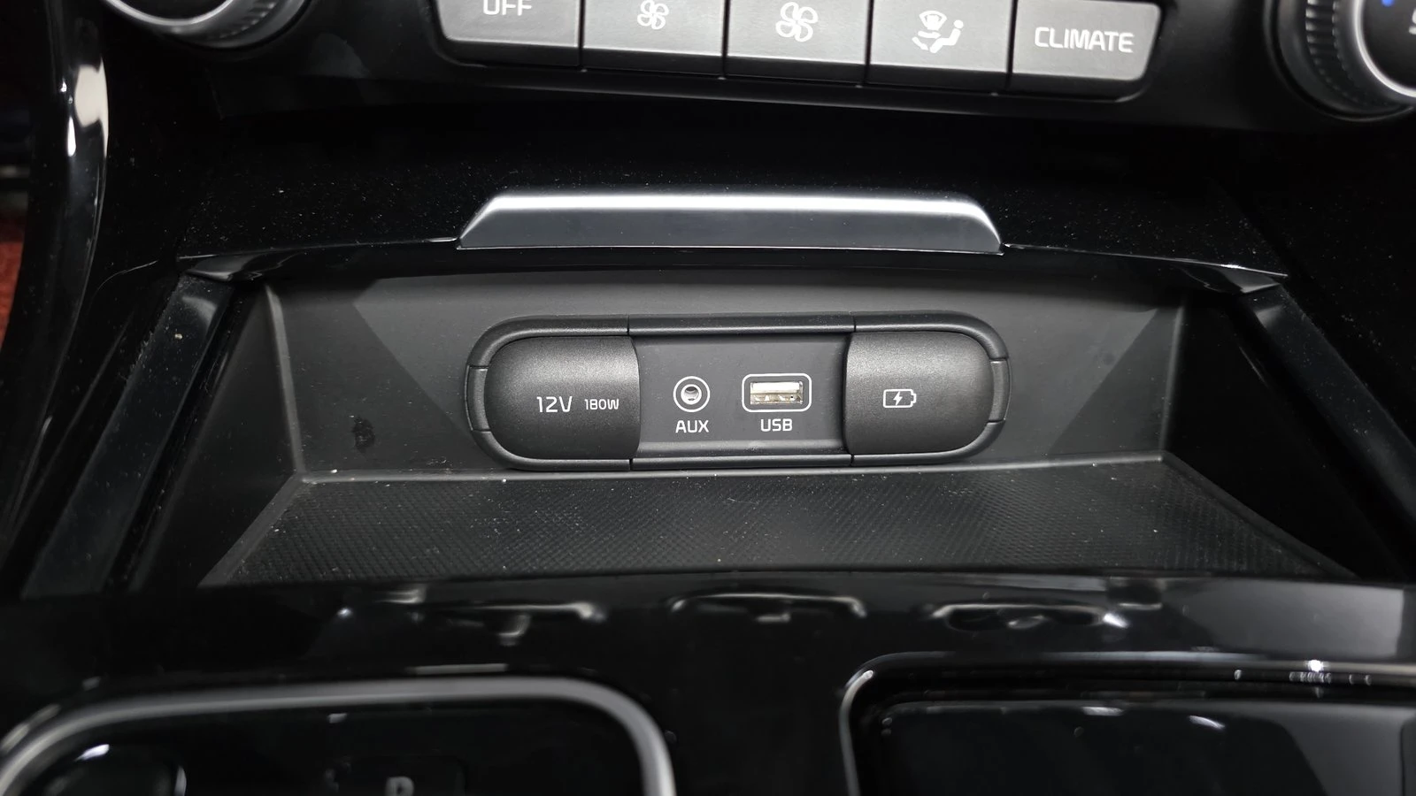 Kia Stinger 2.0* ЛЮК* КОЖА* КАМЕРА* KEYLESS* КРАЙНА ЦЕНА, снимка 12 - Автомобили и джипове - 55243888