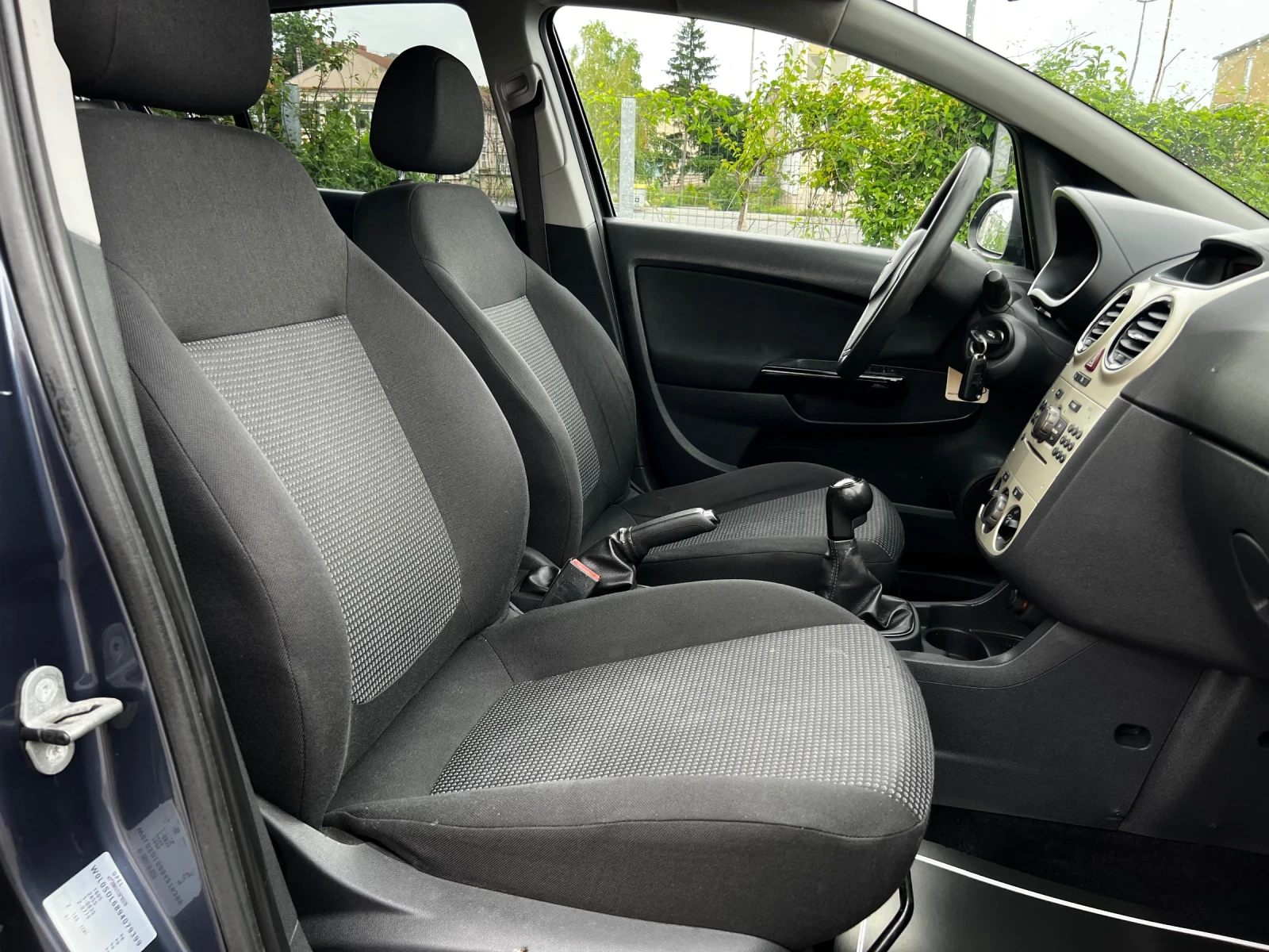 Opel Corsa 1.2 Климатик , снимка 9 - Автомобили и джипове - 55467605