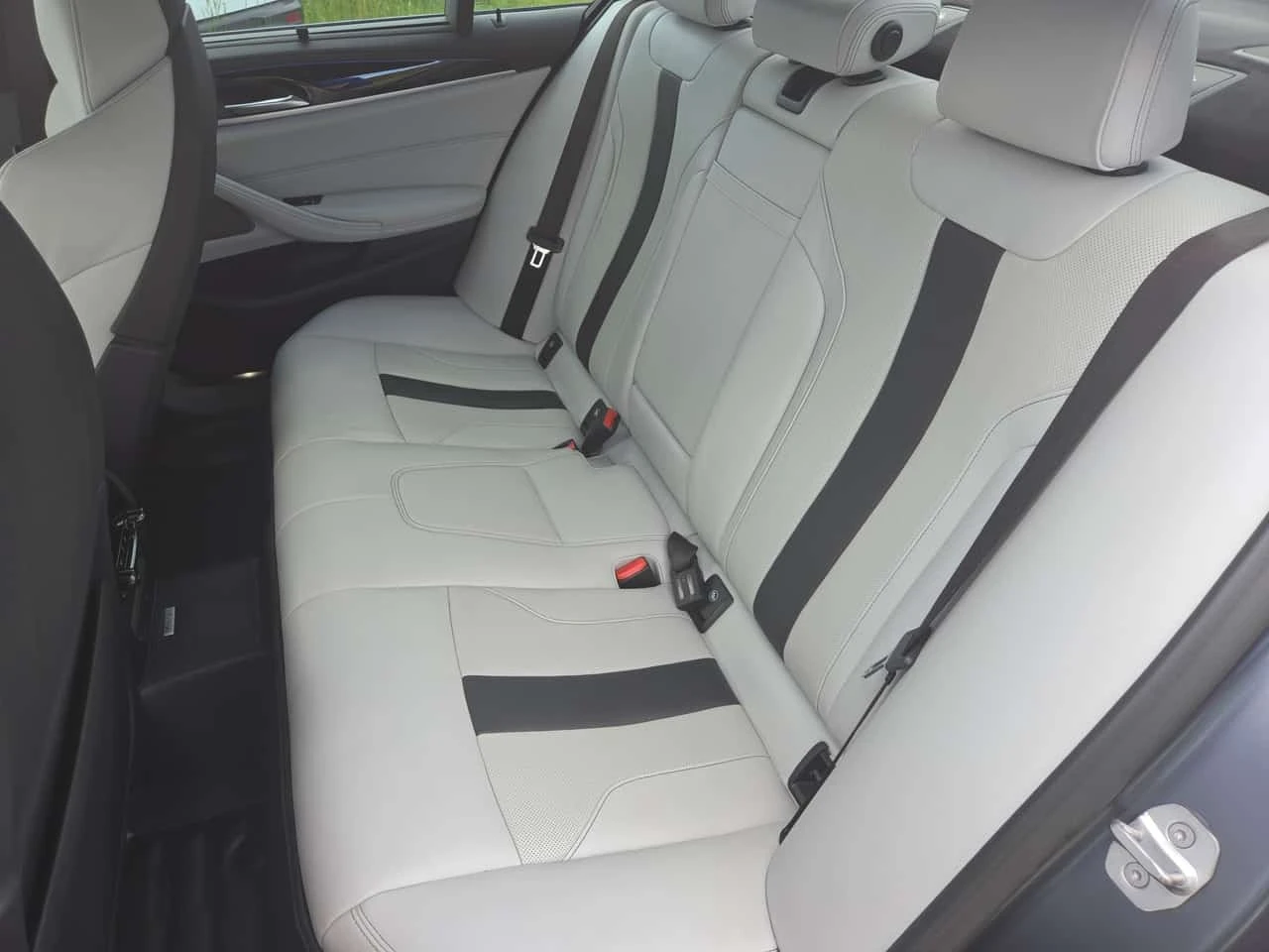 BMW M5 * Sedan * АВТОКРЕДИТ БЕЗ ПЪРВОНАЧАЛНА ВНОСКА* , снимка 11 - Автомобили и джипове - 56207787