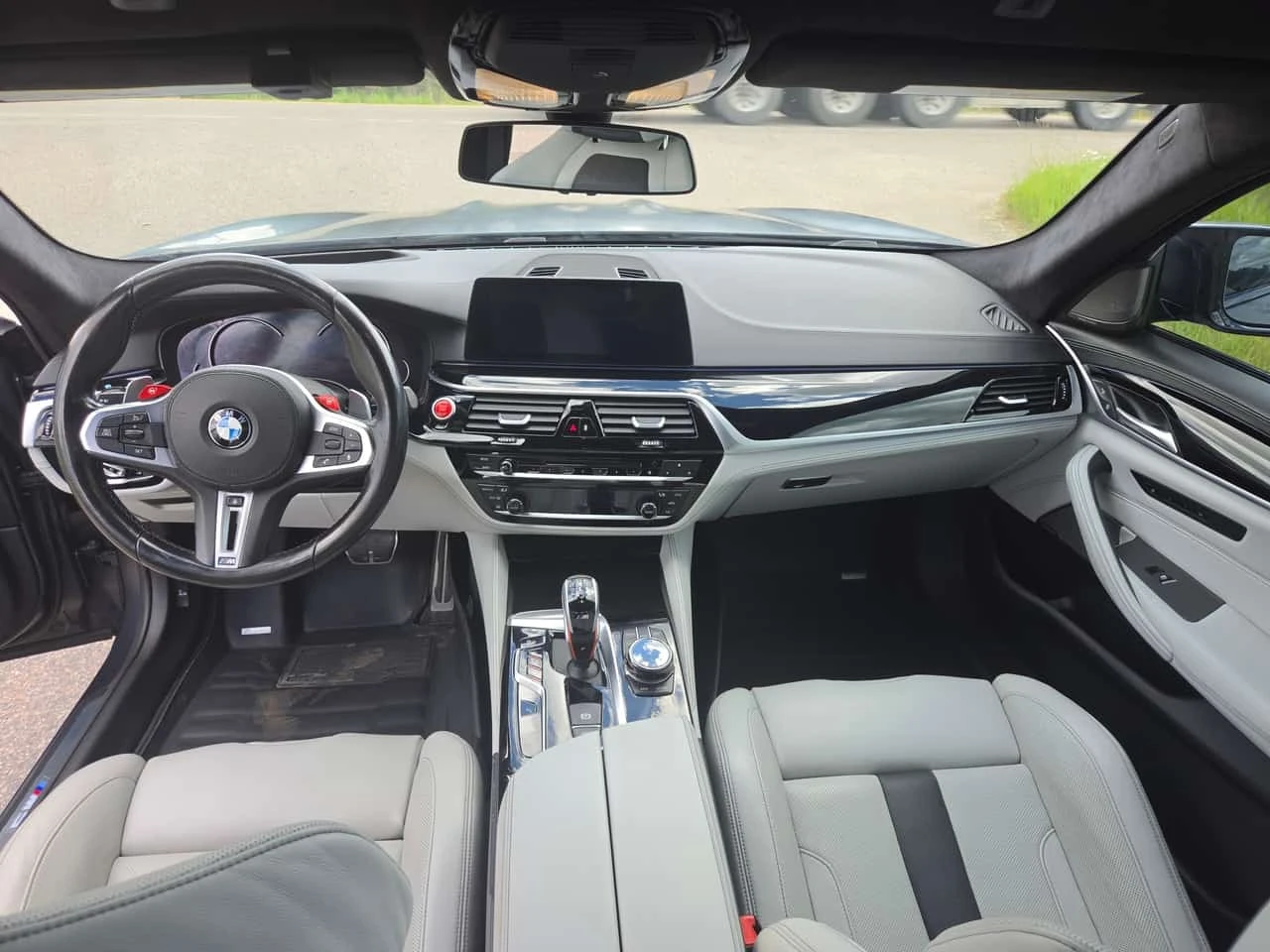 BMW M5 * Sedan * АВТОКРЕДИТ БЕЗ ПЪРВОНАЧАЛНА ВНОСКА* , снимка 13 - Автомобили и джипове - 56207787