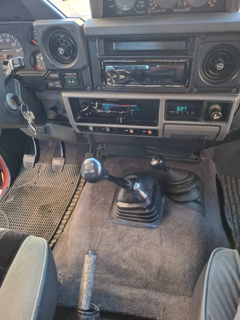 Toyota Land cruiser J70, снимка 14 - Автомобили и джипове - 50957731