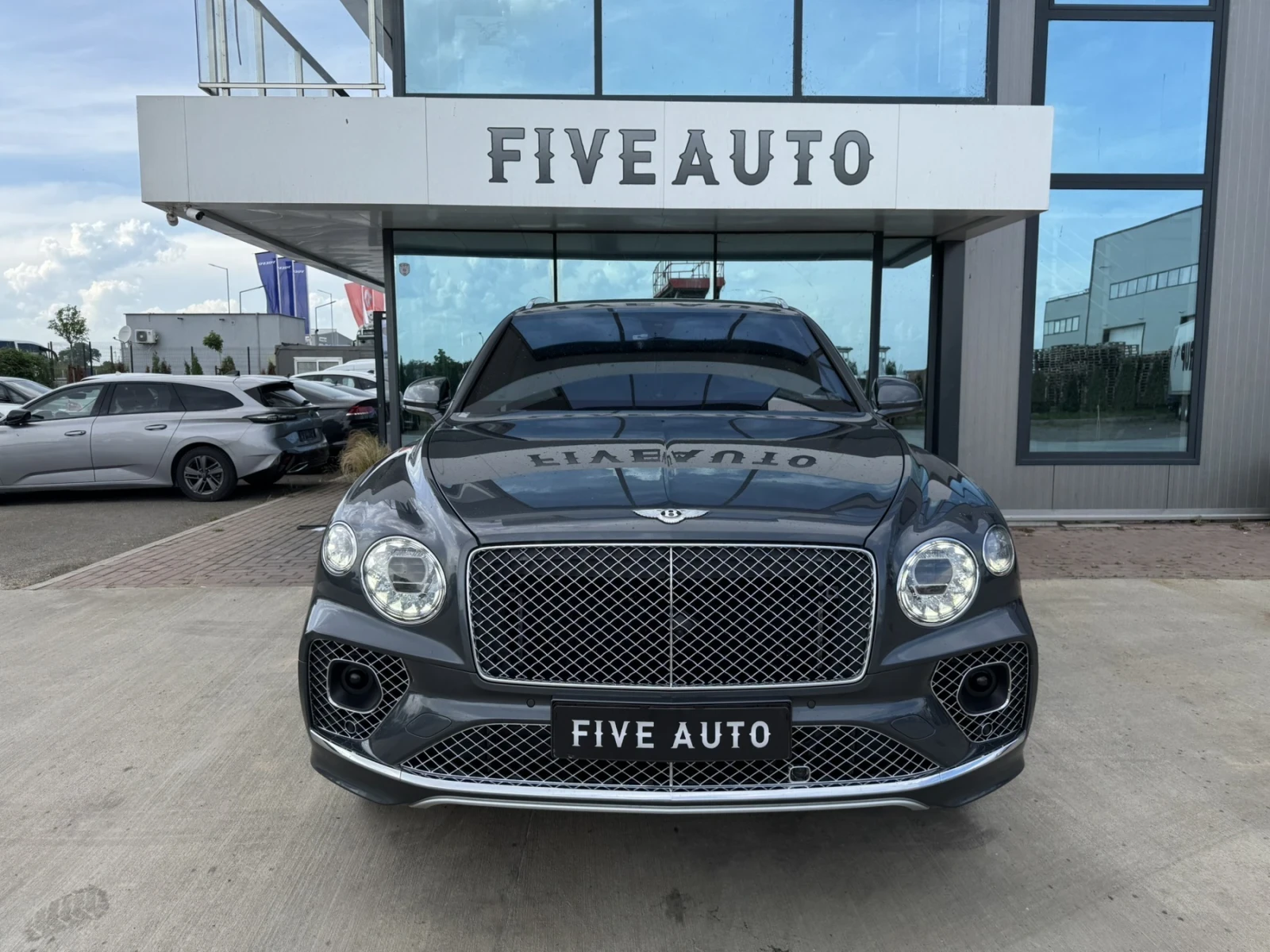 Bentley Bentayga / First Edition / Mulliner / V8 - изображение 2