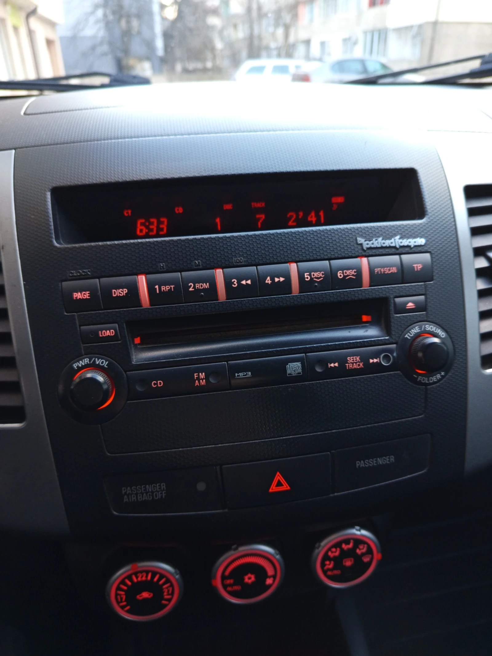 Mitsubishi Outlander, снимка 9 - Автомобили и джипове - 53800936