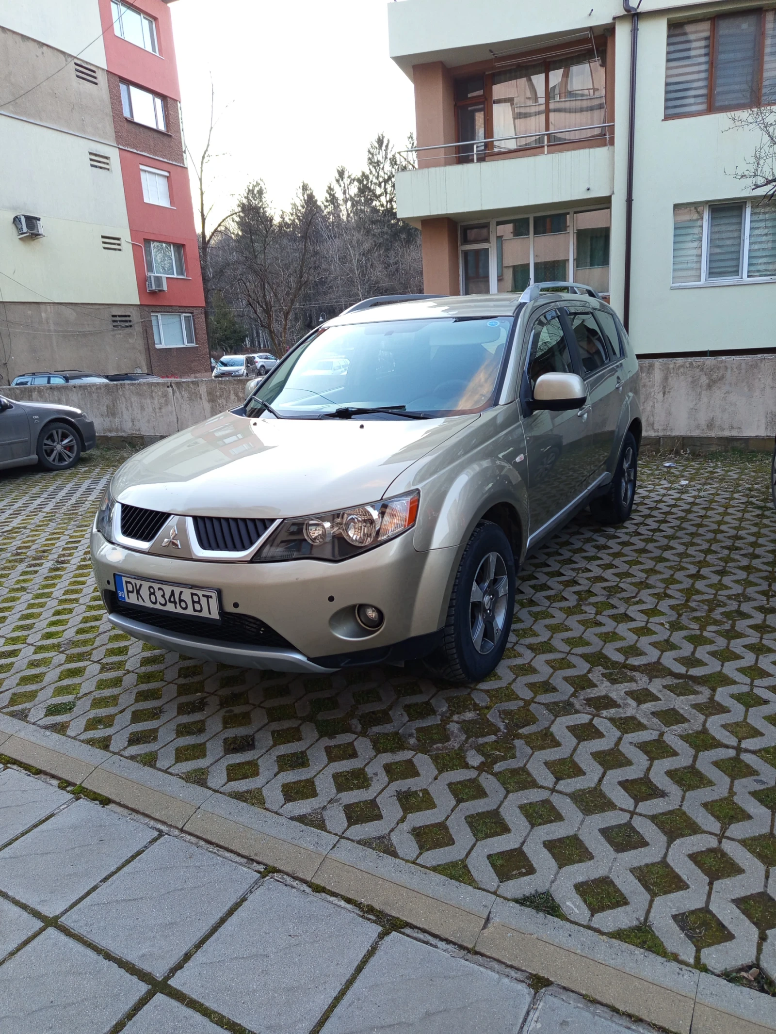 Mitsubishi Outlander, снимка 13 - Автомобили и джипове - 53800936