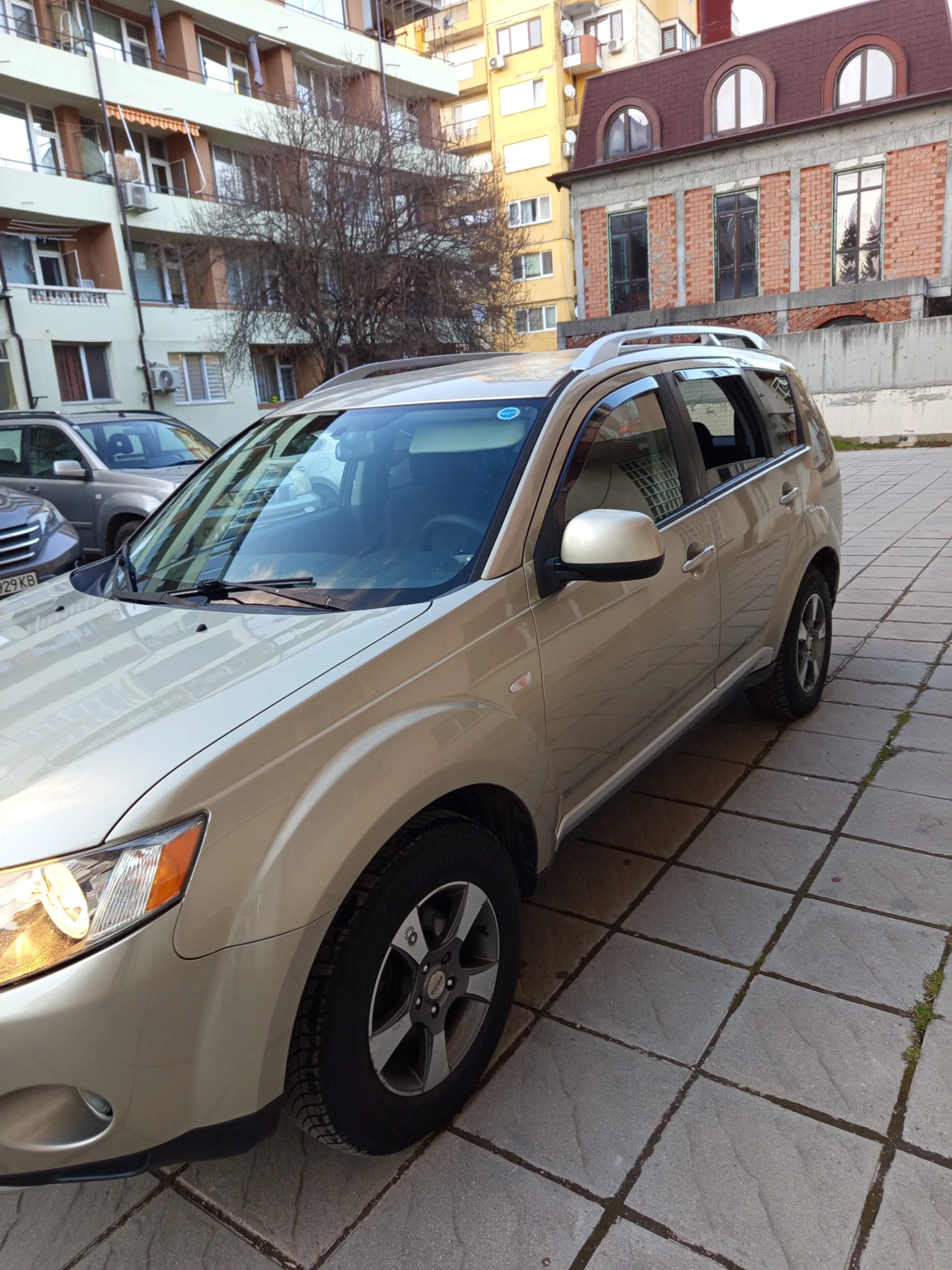 Mitsubishi Outlander, снимка 2 - Автомобили и джипове - 53800936