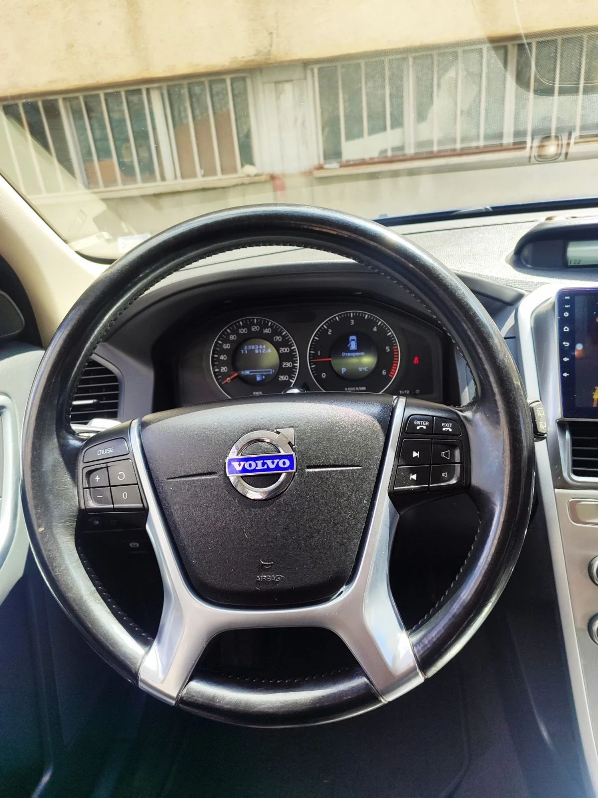 Volvo XC60 2.2D, снимка 10 - Автомобили и джипове - 54159168