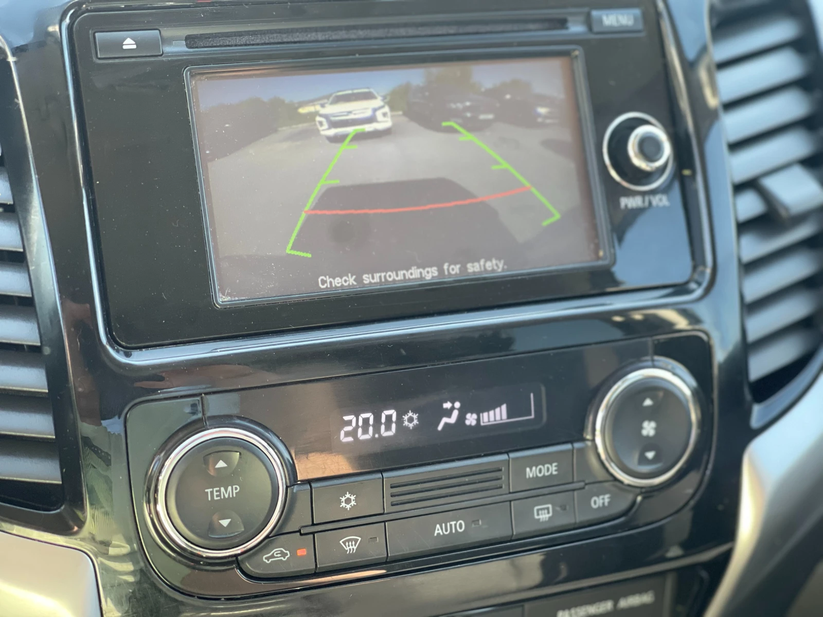 Mitsubishi L200 2.4Di-D 4x4, снимка 13 - Автомобили и джипове - 54339793