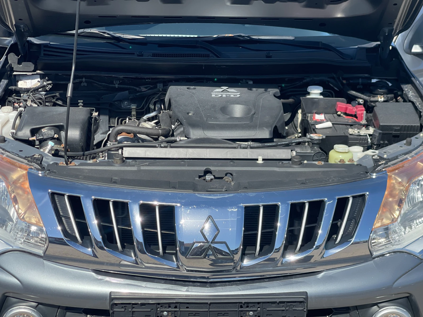 Mitsubishi L200 2.4Di-D 4x4, снимка 17 - Автомобили и джипове - 54339793