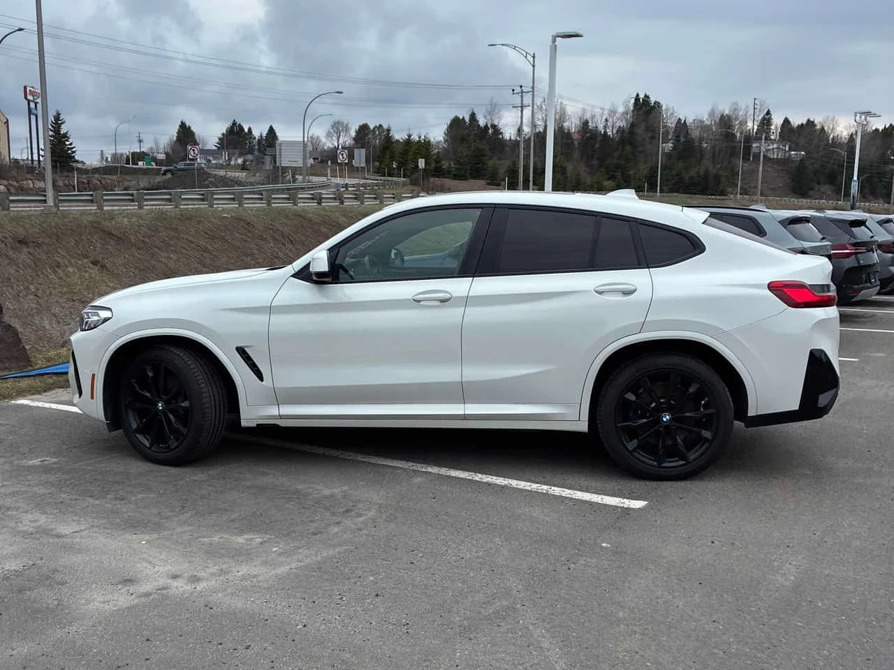 BMW X4 XDRIVE * M PACK* ГЛАВНО ПРЕДСТАВИТЕЛСТВО НА BMW* , снимка 3 - Автомобили и джипове - 54365207