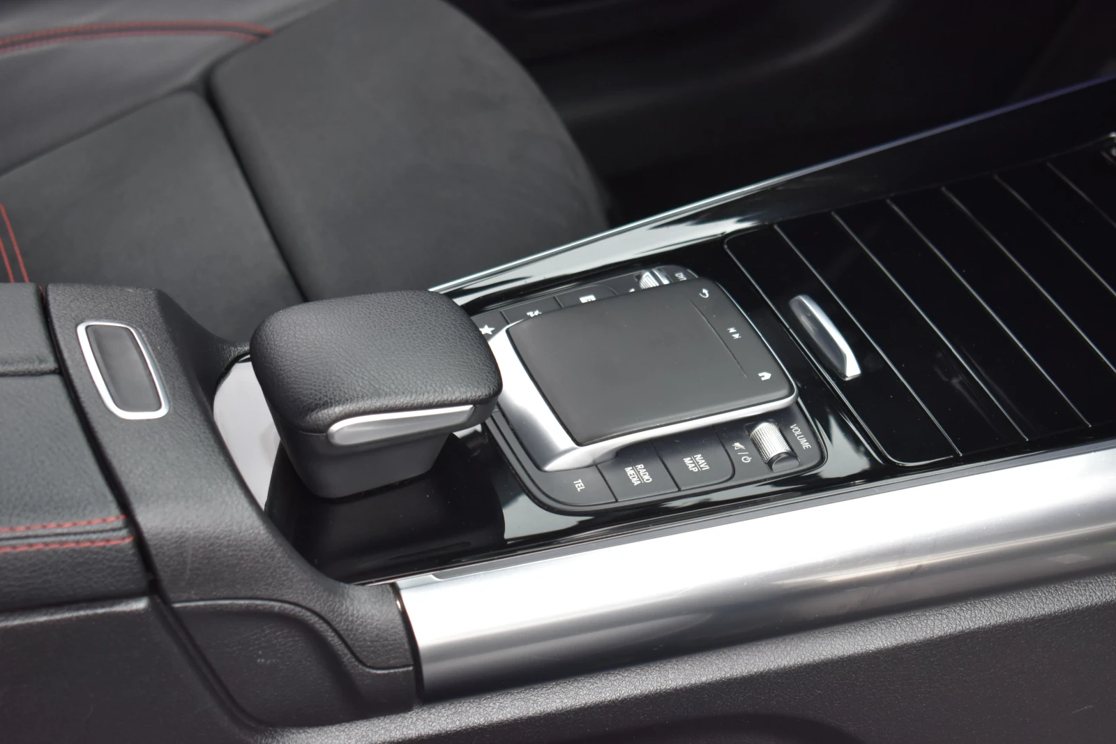 Mercedes-Benz GLA 200 AMG-PACK* MULTIBEAM* 360CAMERA* Service-History, снимка 12 - Автомобили и джипове - 54675273