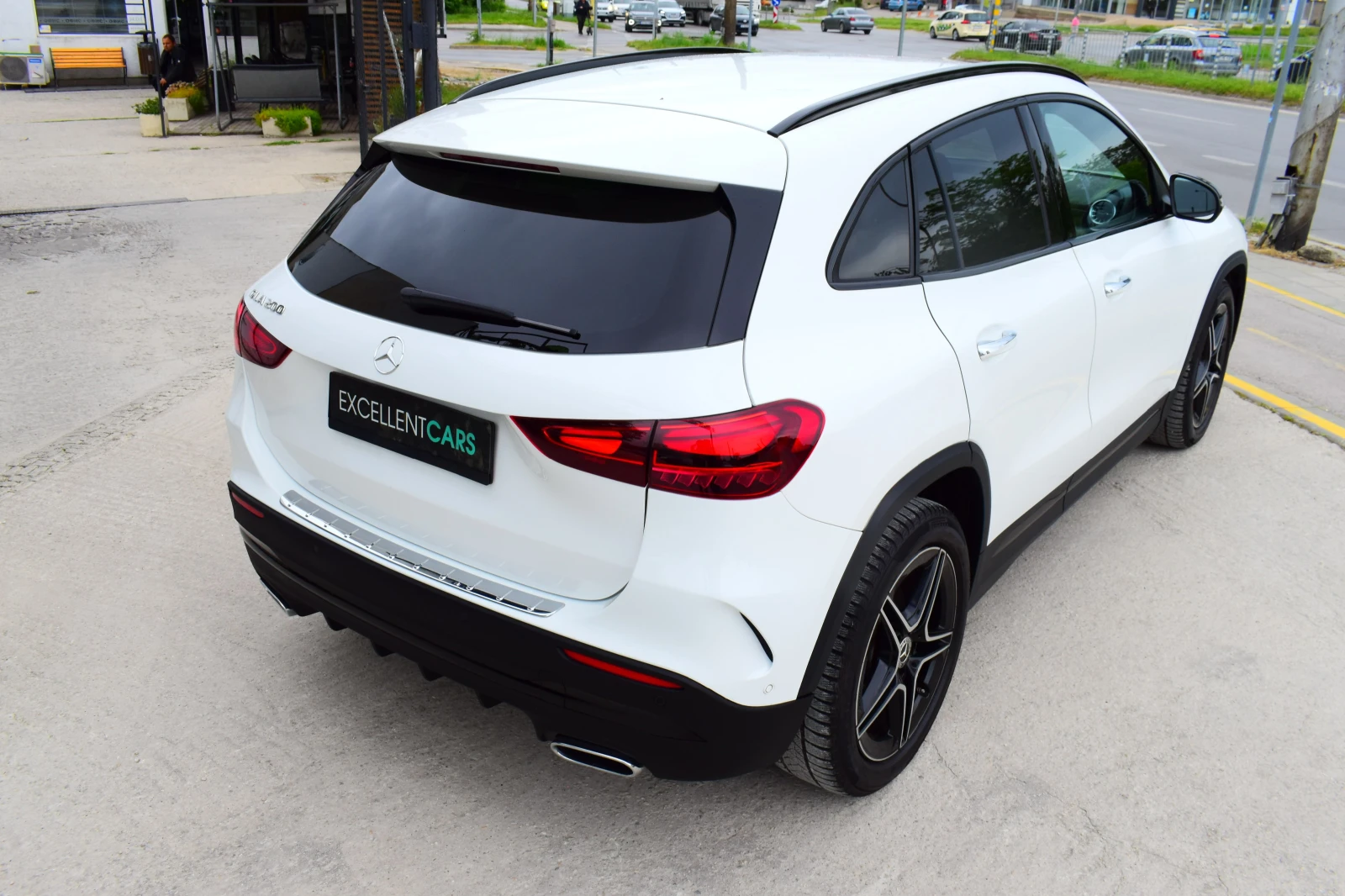 Mercedes-Benz GLA 200 AMG-PACK* MULTIBEAM* 360CAMERA* Service-History, снимка 5 - Автомобили и джипове - 54675273