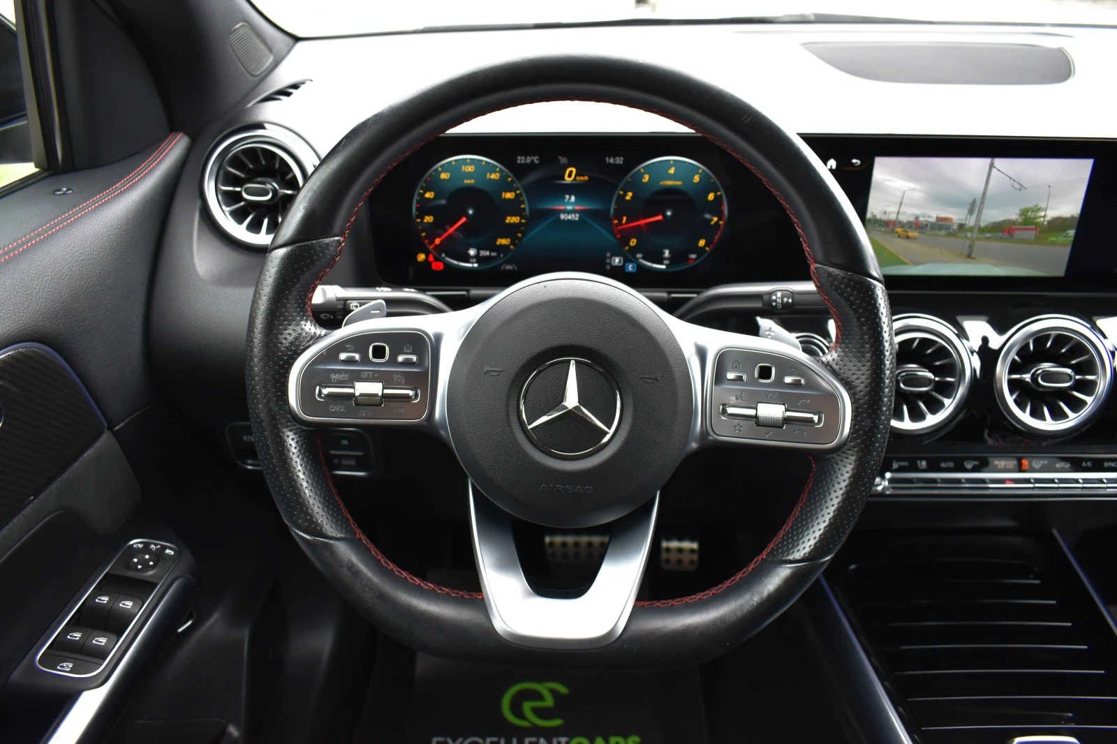 Mercedes-Benz GLA 200 AMG-PACK* MULTIBEAM* 360CAMERA* Service-History, снимка 13 - Автомобили и джипове - 54675273
