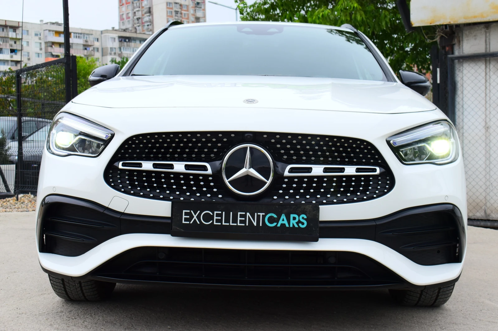Mercedes-Benz GLA 200 AMG-PACK* MULTIBEAM* 360CAMERA* Service-History, снимка 6 - Автомобили и джипове - 54675273