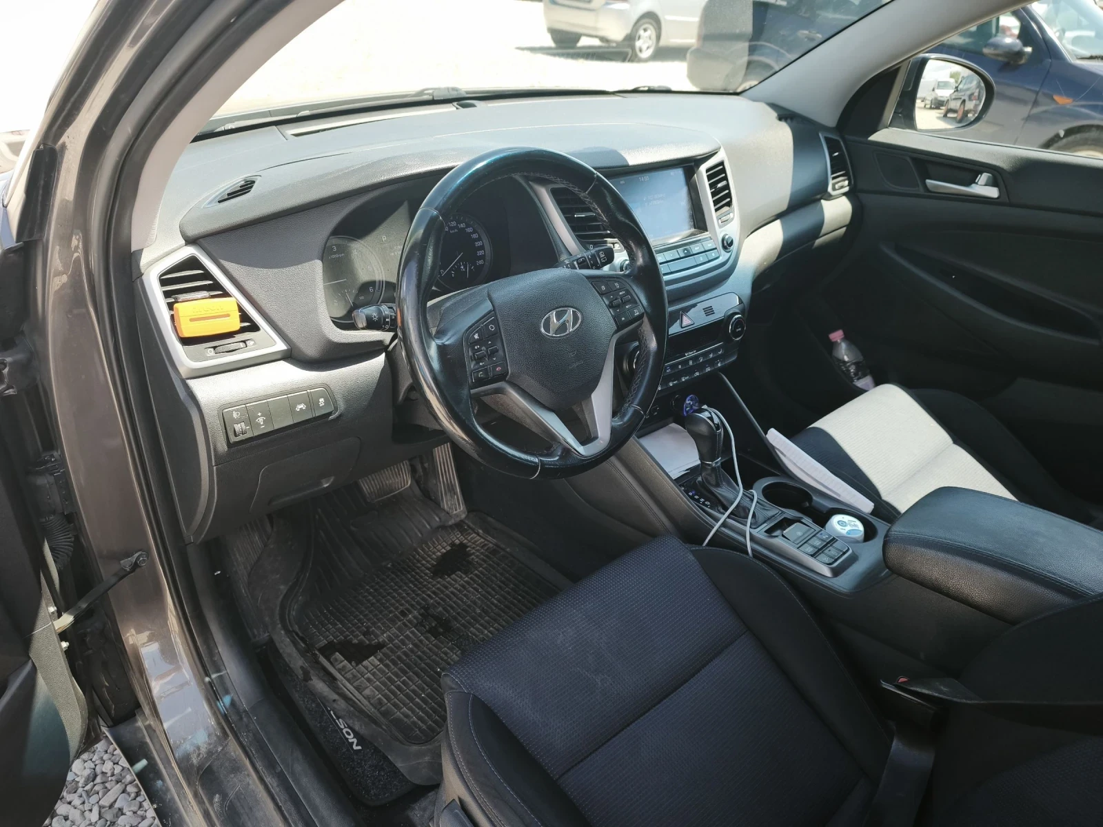 Hyundai Tucson 1.7CRDi Kamera, снимка 10 - Автомобили и джипове - 54701280