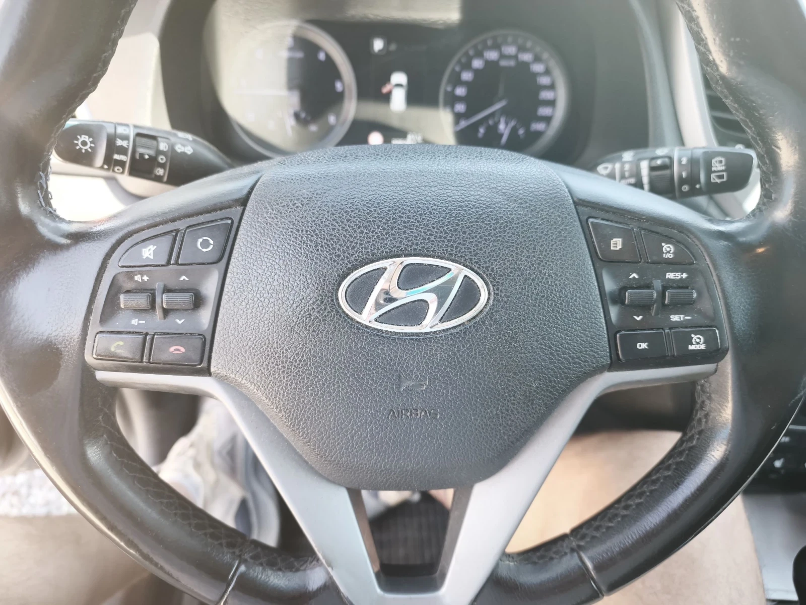Hyundai Tucson 1.7CRDi Kamera, снимка 14 - Автомобили и джипове - 54701280