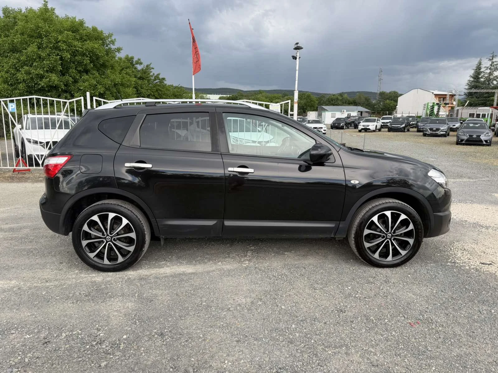 Nissan Qashqai 2.0-141 КС АВТОМАТИК, ПАНОРАМА, 4х4, НАВИ!!! , снимка 4 - Автомобили и джипове - 54728050