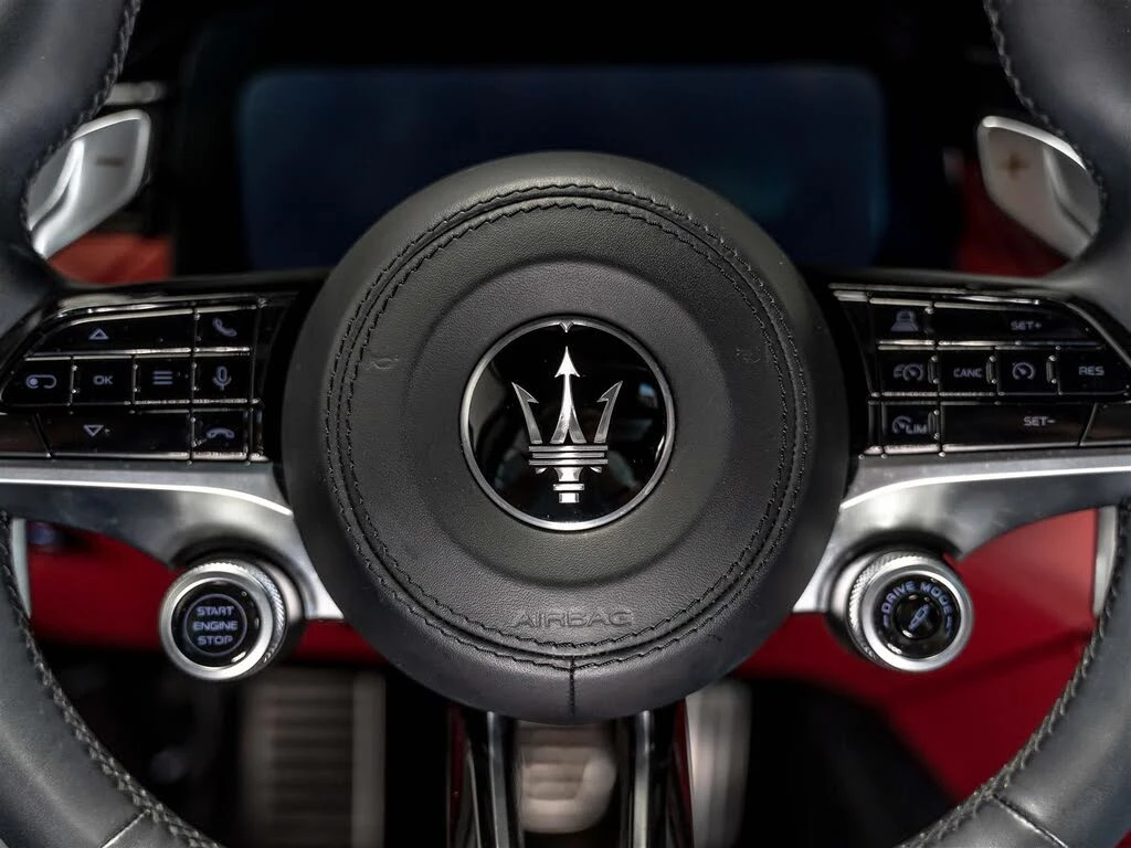 Maserati Grecale MODENA PKG| БЕЗ УДАРИ | 360| ADAPTIVE CRUISE| HUD , снимка 16 - Автомобили и джипове - 54876387