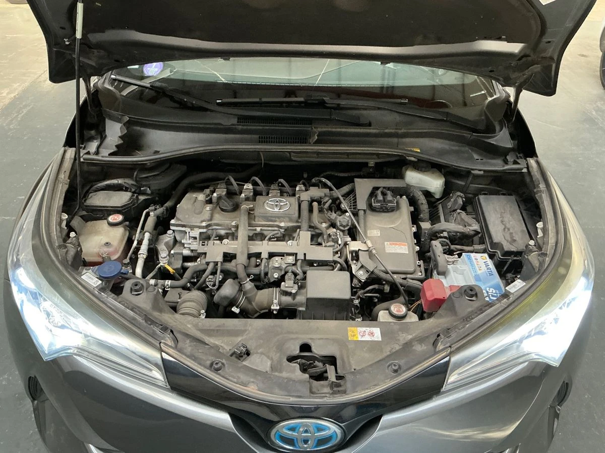 Toyota C-HR 1.8 Хибрид , снимка 11 - Автомобили и джипове - 55220915